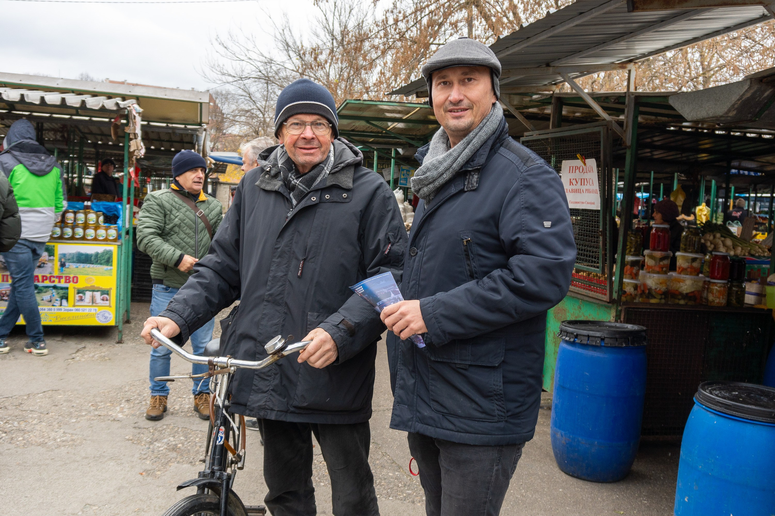 Листа „Србија против насиља” на градској пијаци упознавала грађане са програмом. Lokalni Front VA