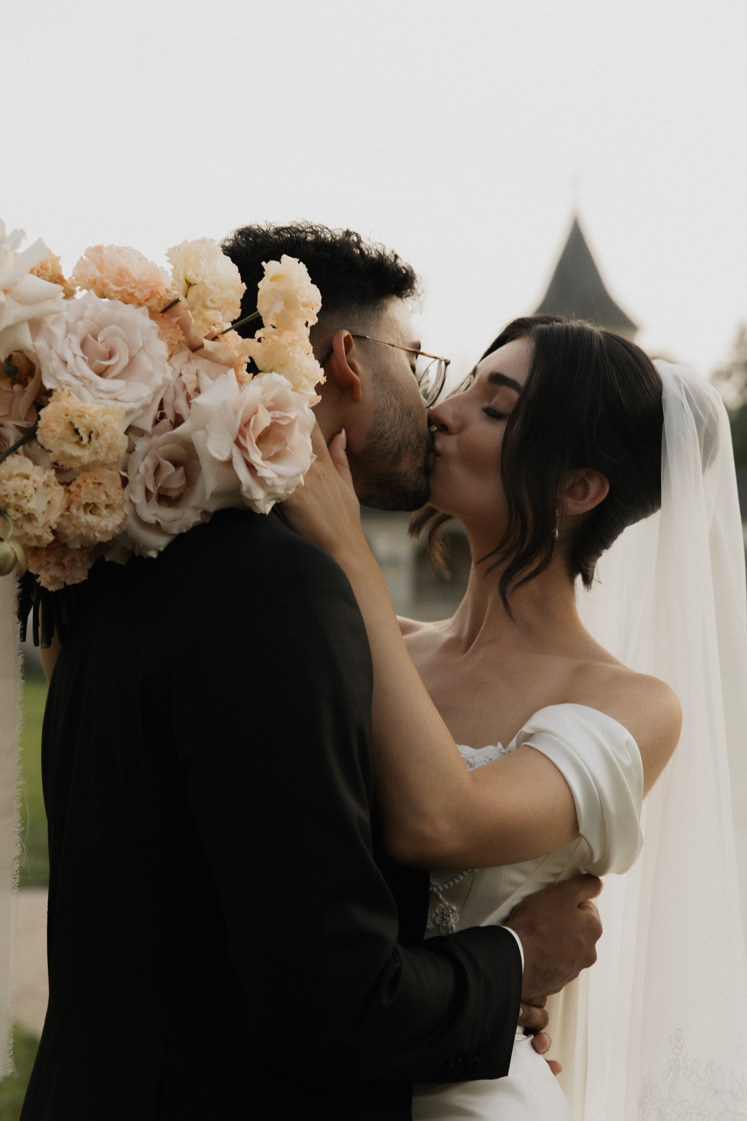 Elegant Castle Wedding in Austria | Alwin & Ruth’s Fairytale Celebration. Wedding photographer and videographer based in Timisoara, Romania