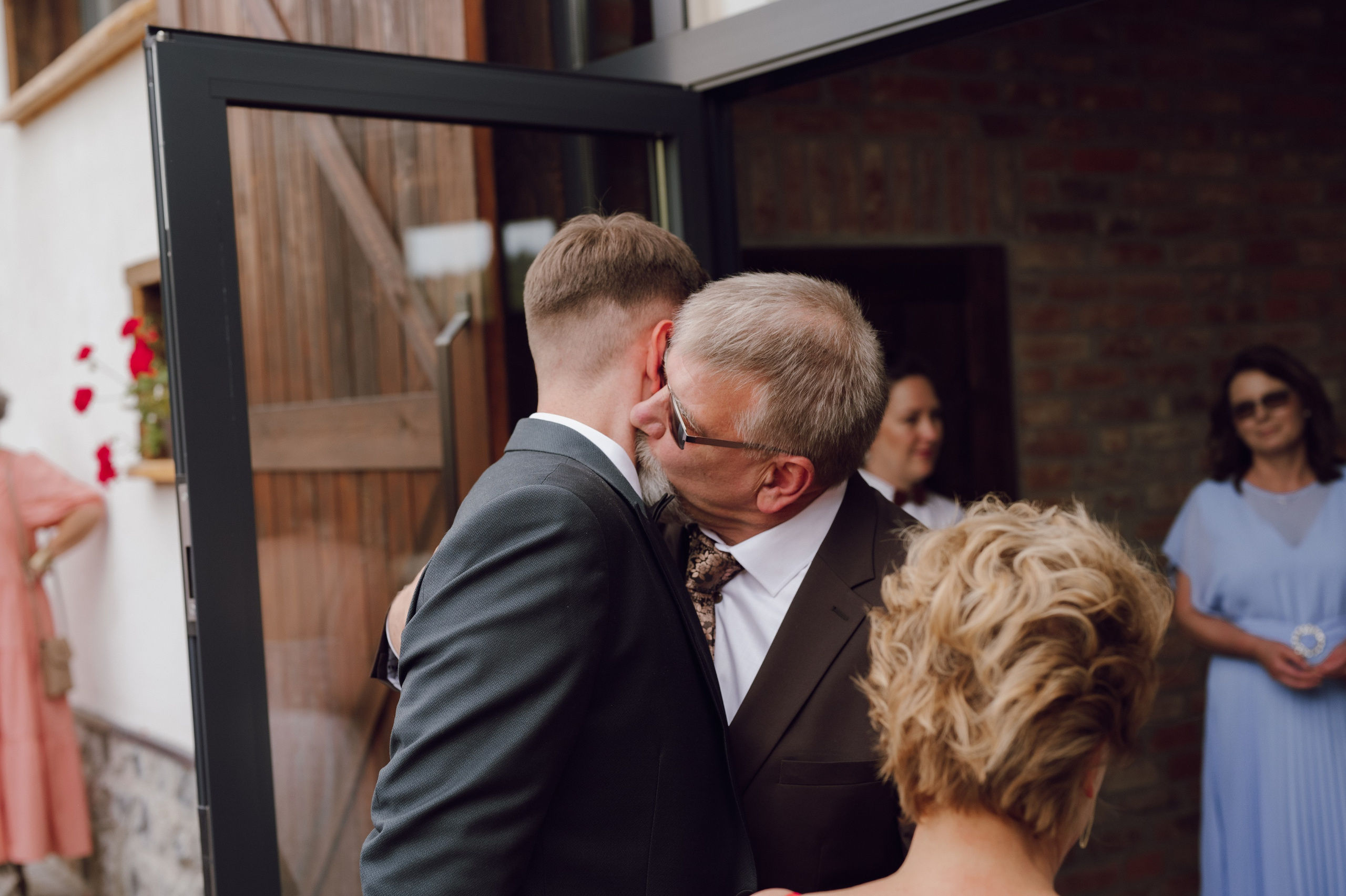 Kasia & Kuba | Wesele w stodole Owczarnia. Ślubny fotograf Poznań | Oliwia Makara