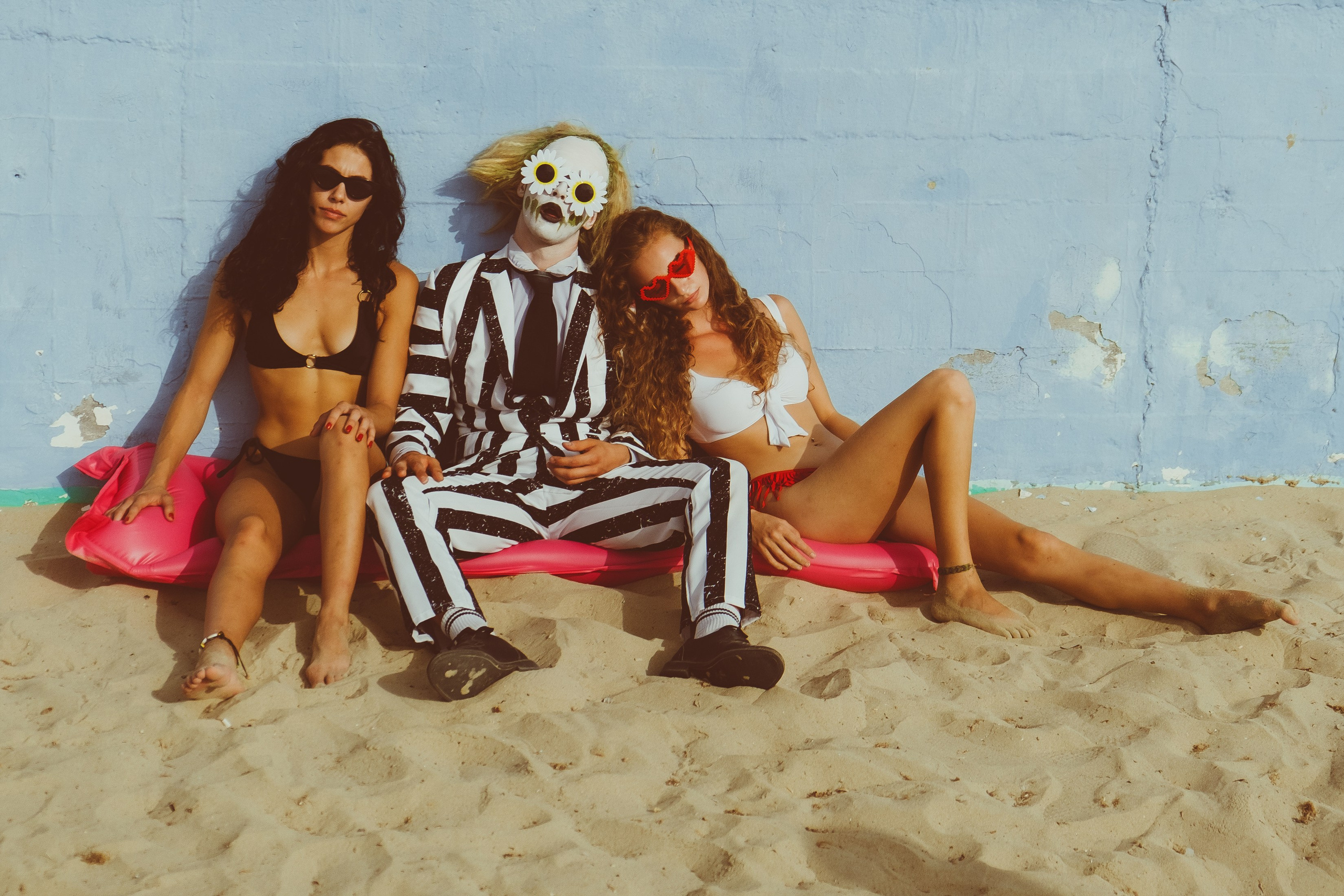 Beetlejuice на море: Экспериментальная фотосессия с цирковыми артистами — Фотограф Андрей Луковников