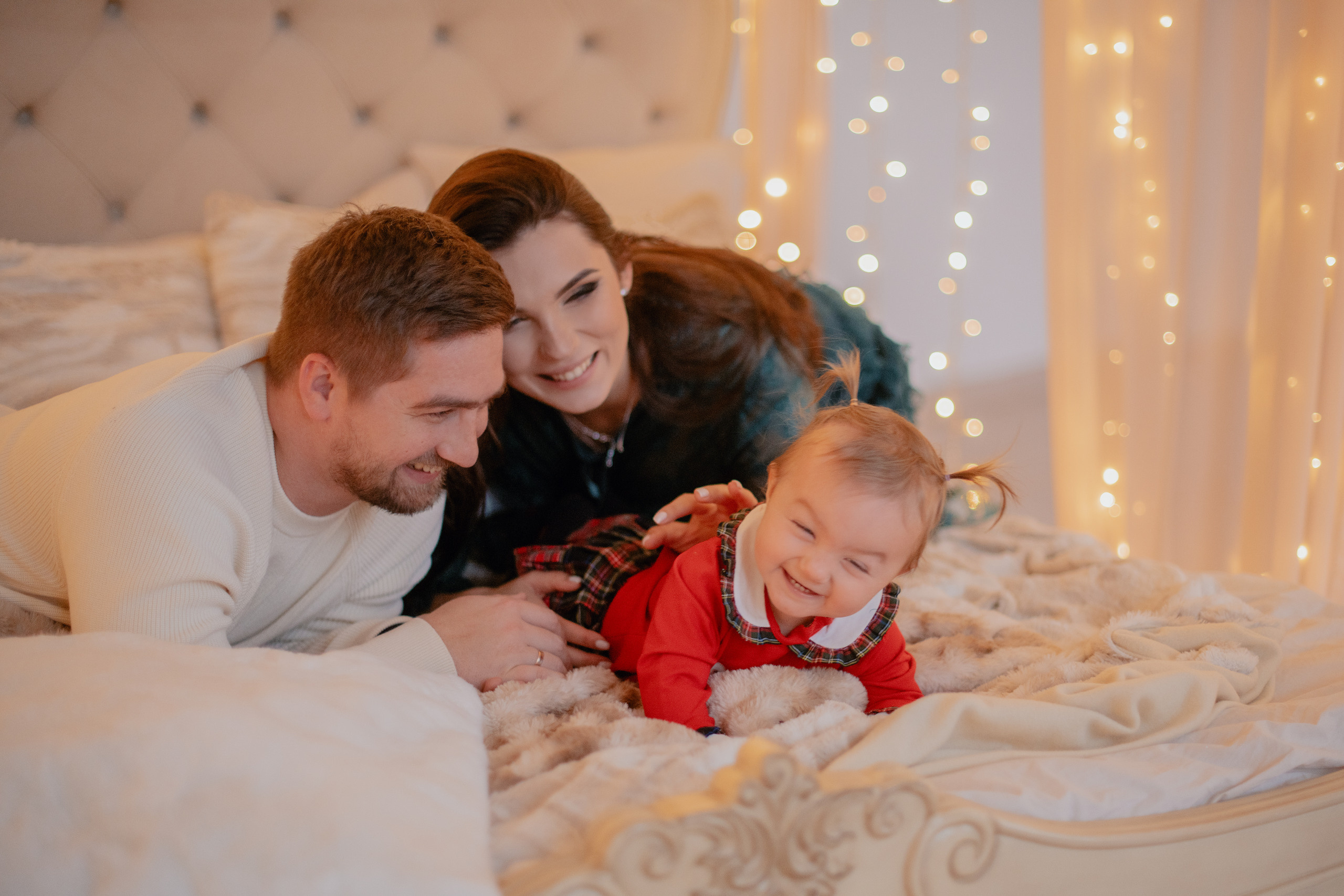 Family Xmas photoshoot in castle studio in Beroun. Professional photographer in Prague Anastasia Haritonova