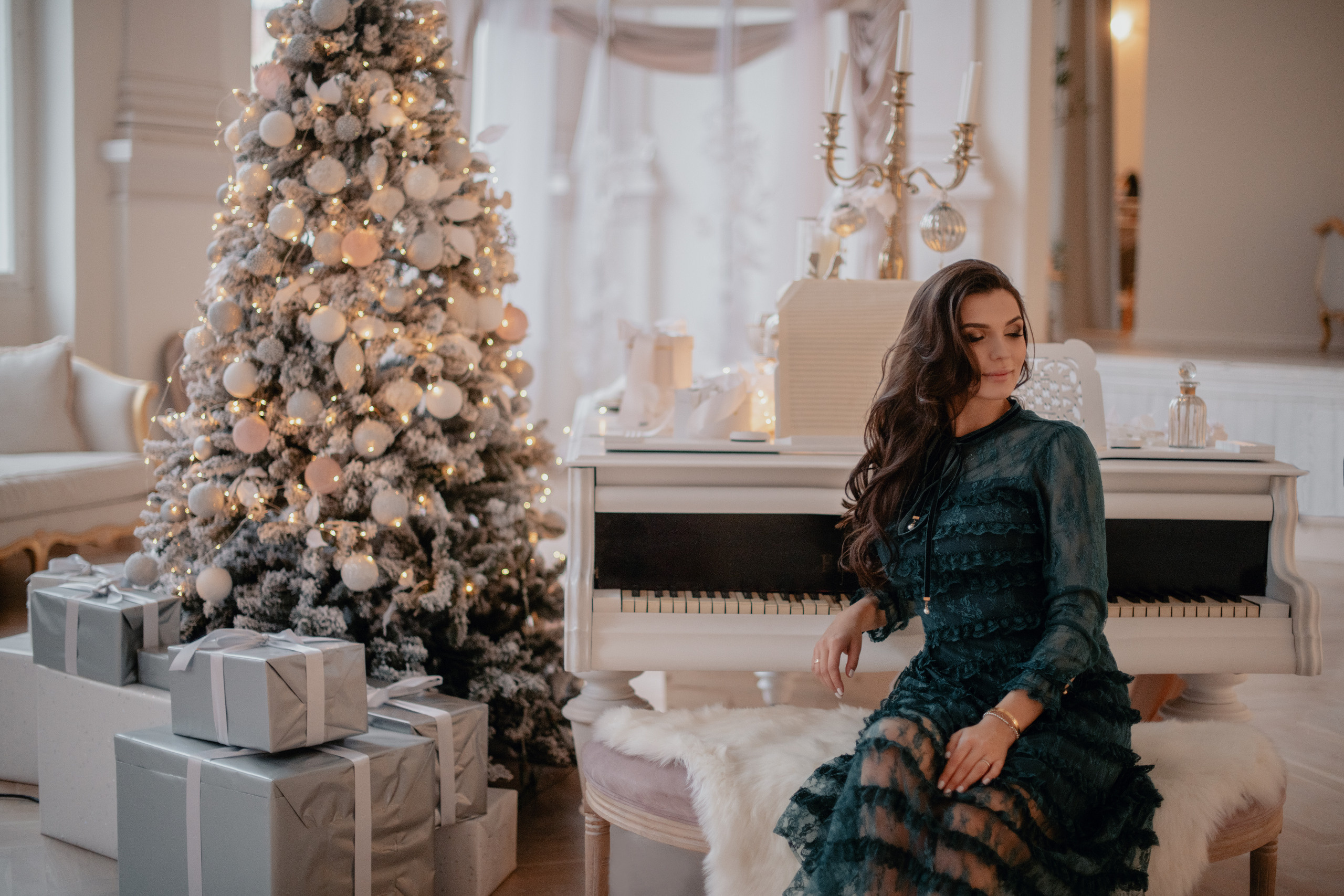 Family Xmas photoshoot in castle studio in Beroun. Professional photographer in Prague Anastasia Haritonova