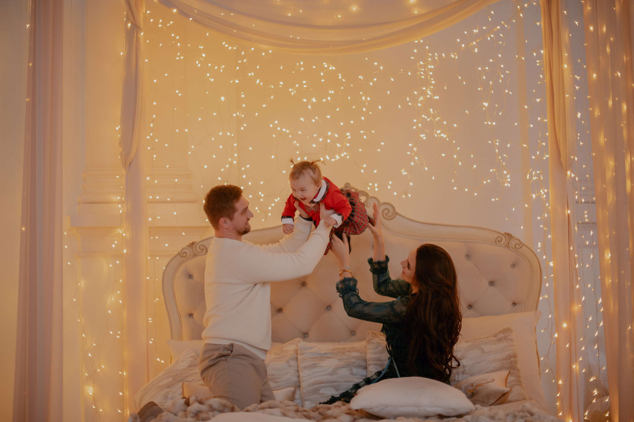 Family Xmas photoshoot in castle studio in Beroun. Professional photographer in Prague Anastasia Haritonova