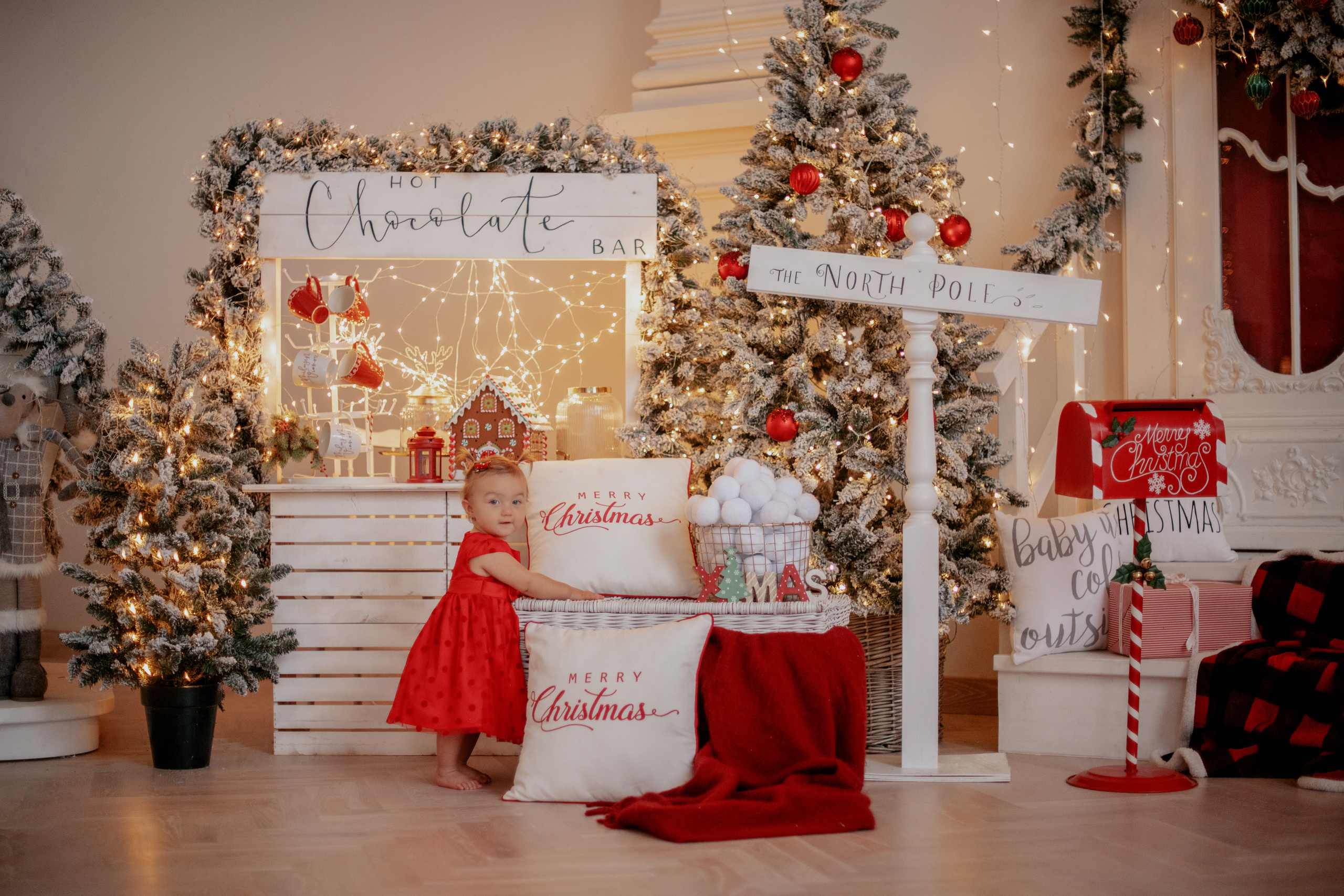 Family Xmas photoshoot in castle studio in Beroun. Professional photographer in Prague Anastasia Haritonova