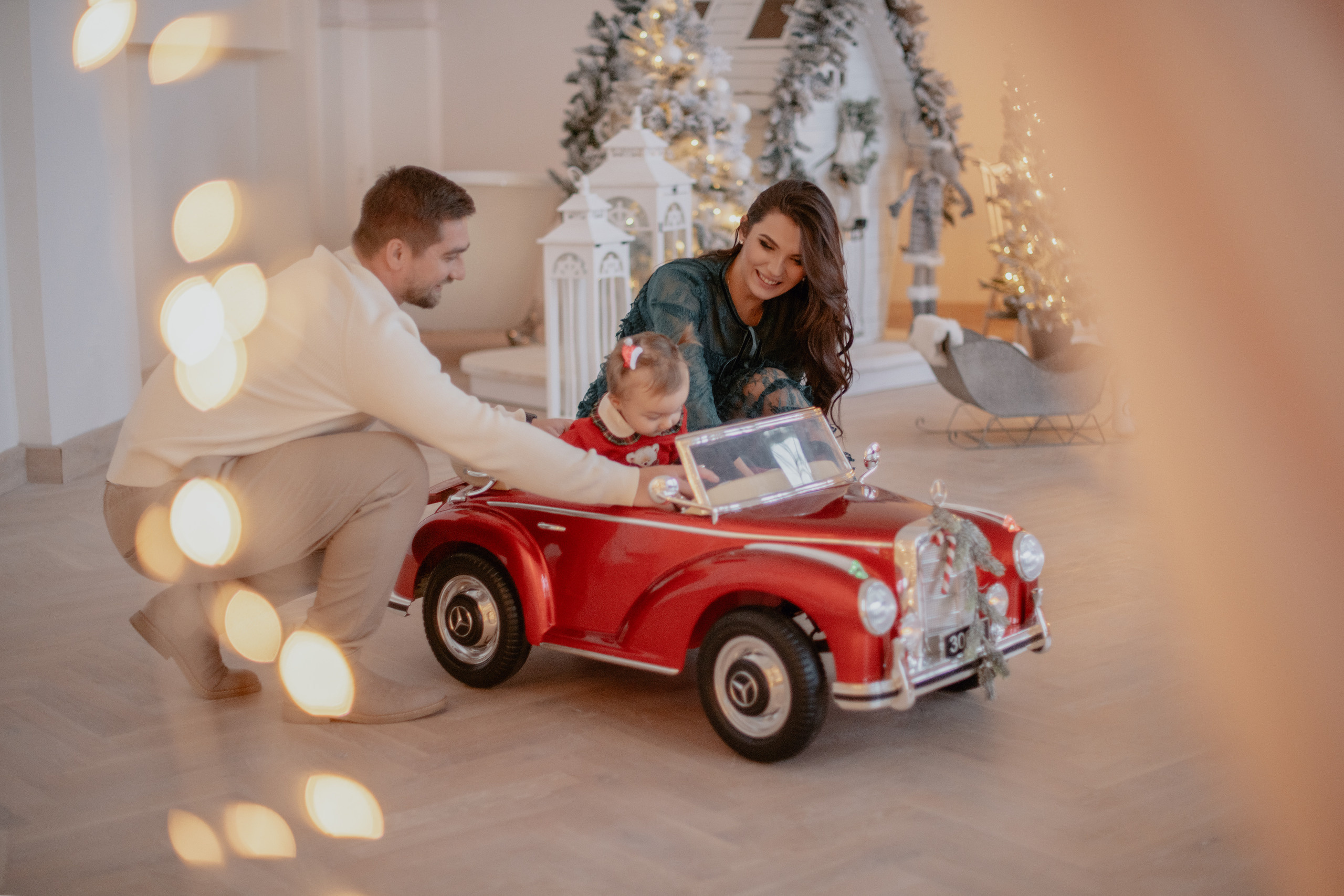 Family Xmas photoshoot in castle studio in Beroun. Professional photographer in Prague Anastasia Haritonova