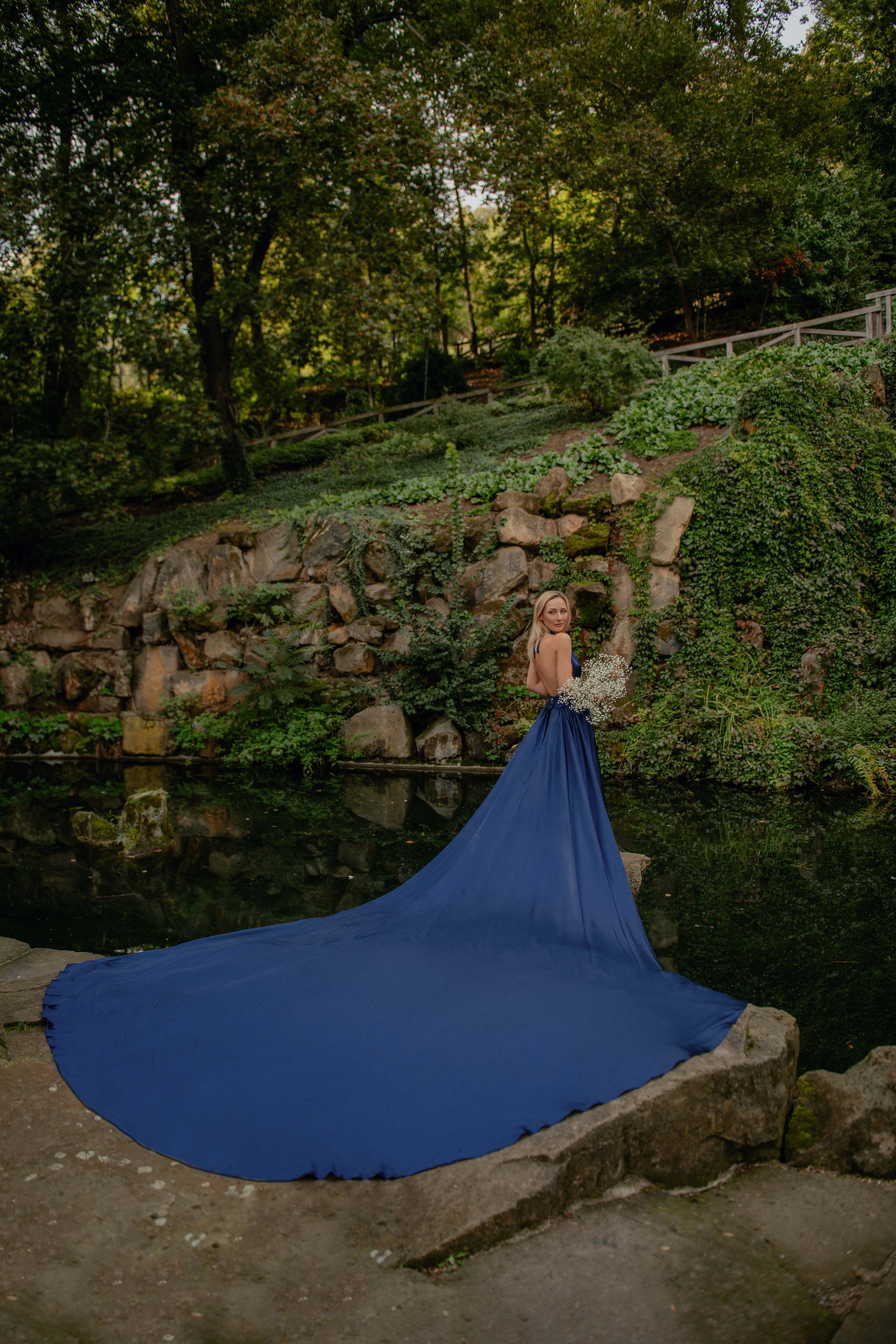 Portrait photoshoot in gorgeous dress in Kinský garden in Prague. Professional photographer in Prague Anastasia Haritonova