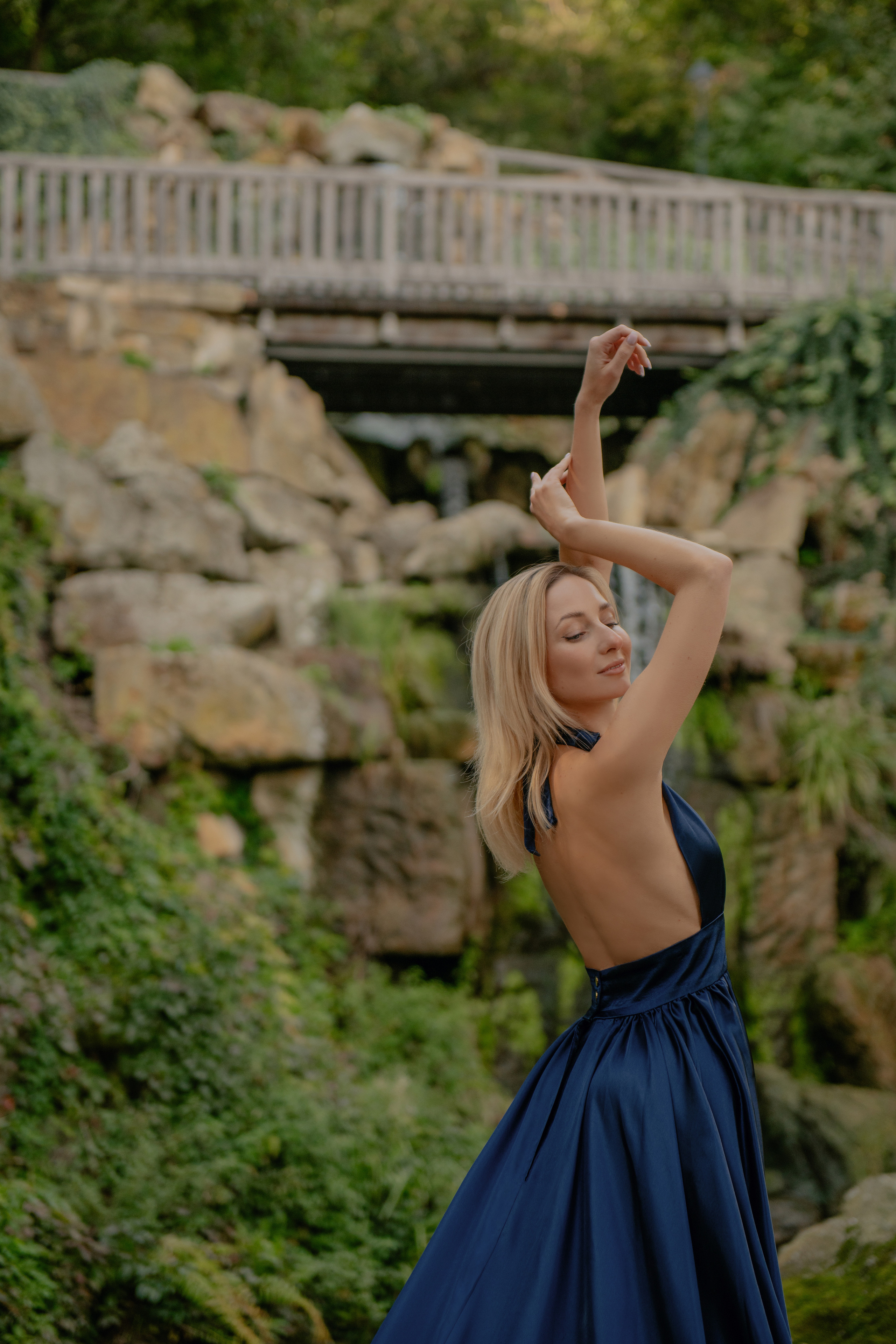 Portrait photoshoot in gorgeous dress in Kinský garden in Prague. Professional photographer in Prague Anastasia Haritonova