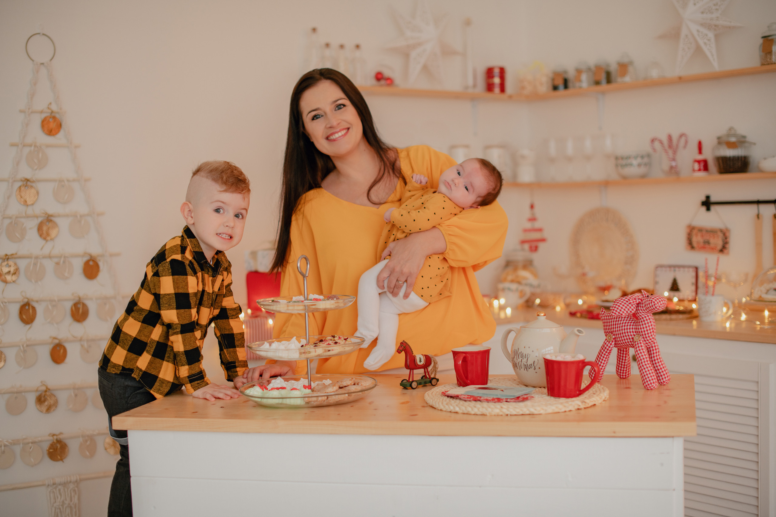 Rodinné focení ve vánočním ateliéru v Praze. Profesionální fotografka v Praze Anastasia Haritonova