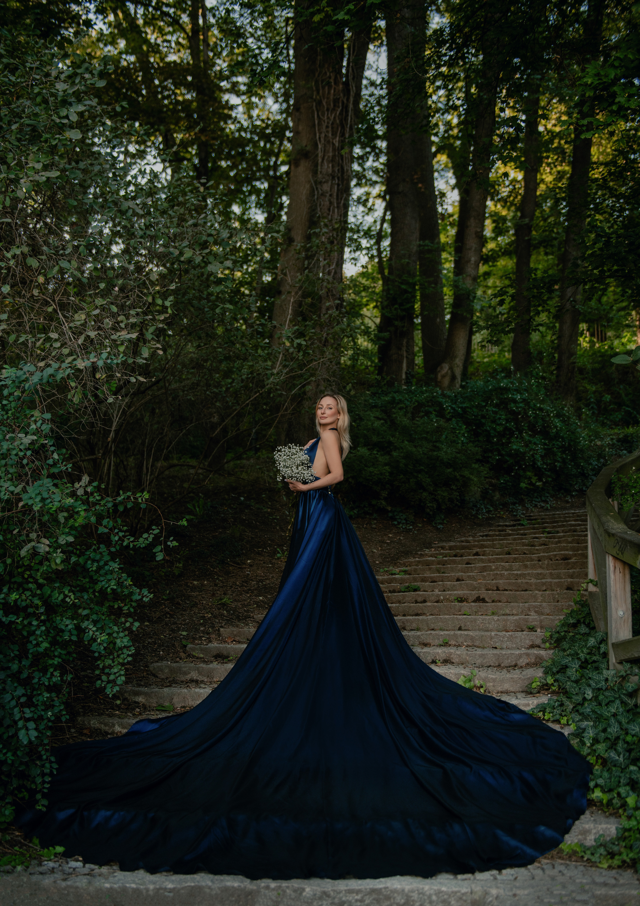 Portrait photoshoot in gorgeous dress in Kinský garden in Prague. Professional photographer in Prague Anastasia Haritonova