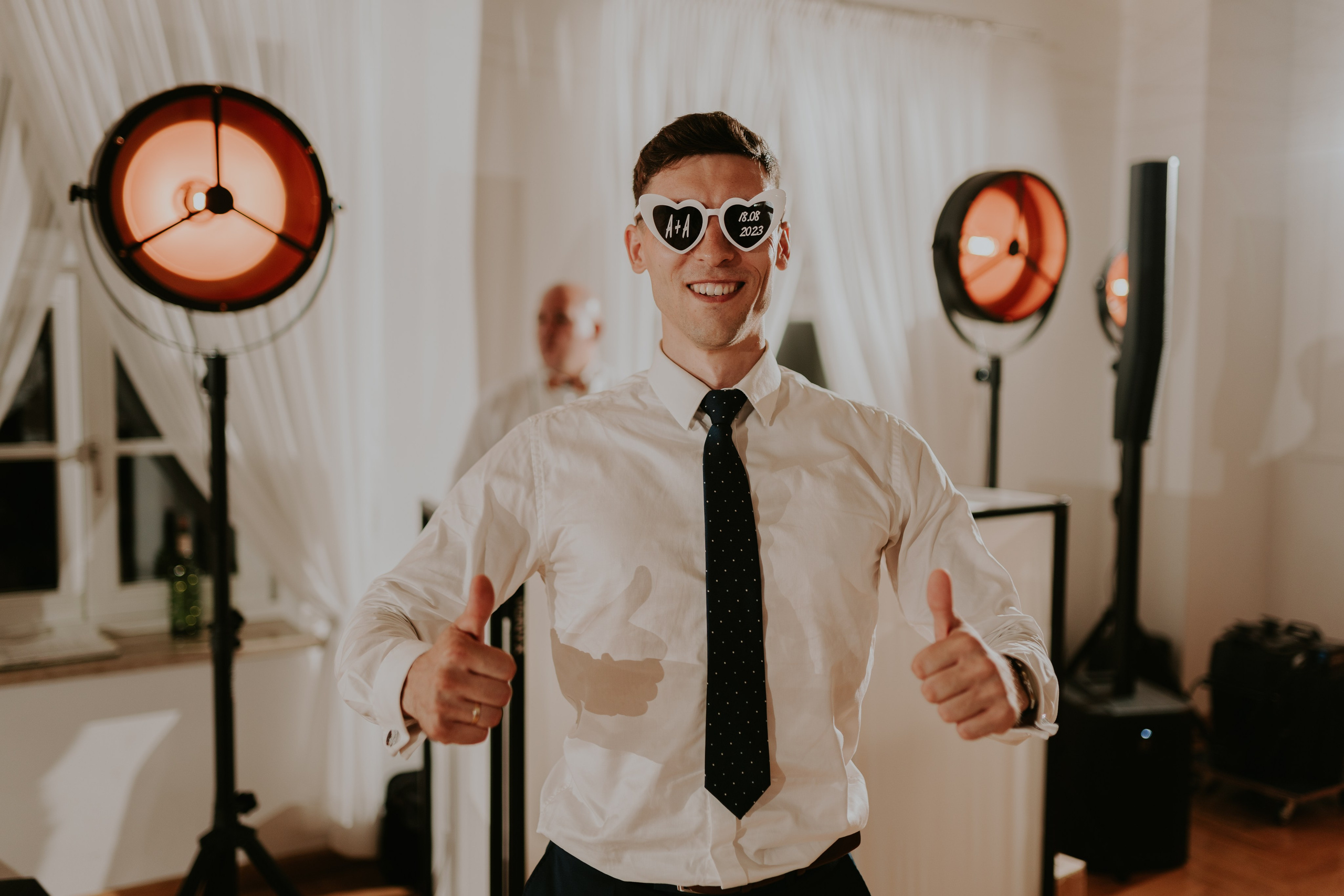 Dwór Wierzbno: plenerowy ślub pod wierzbą. Karkowskafoto - fotografia miłości