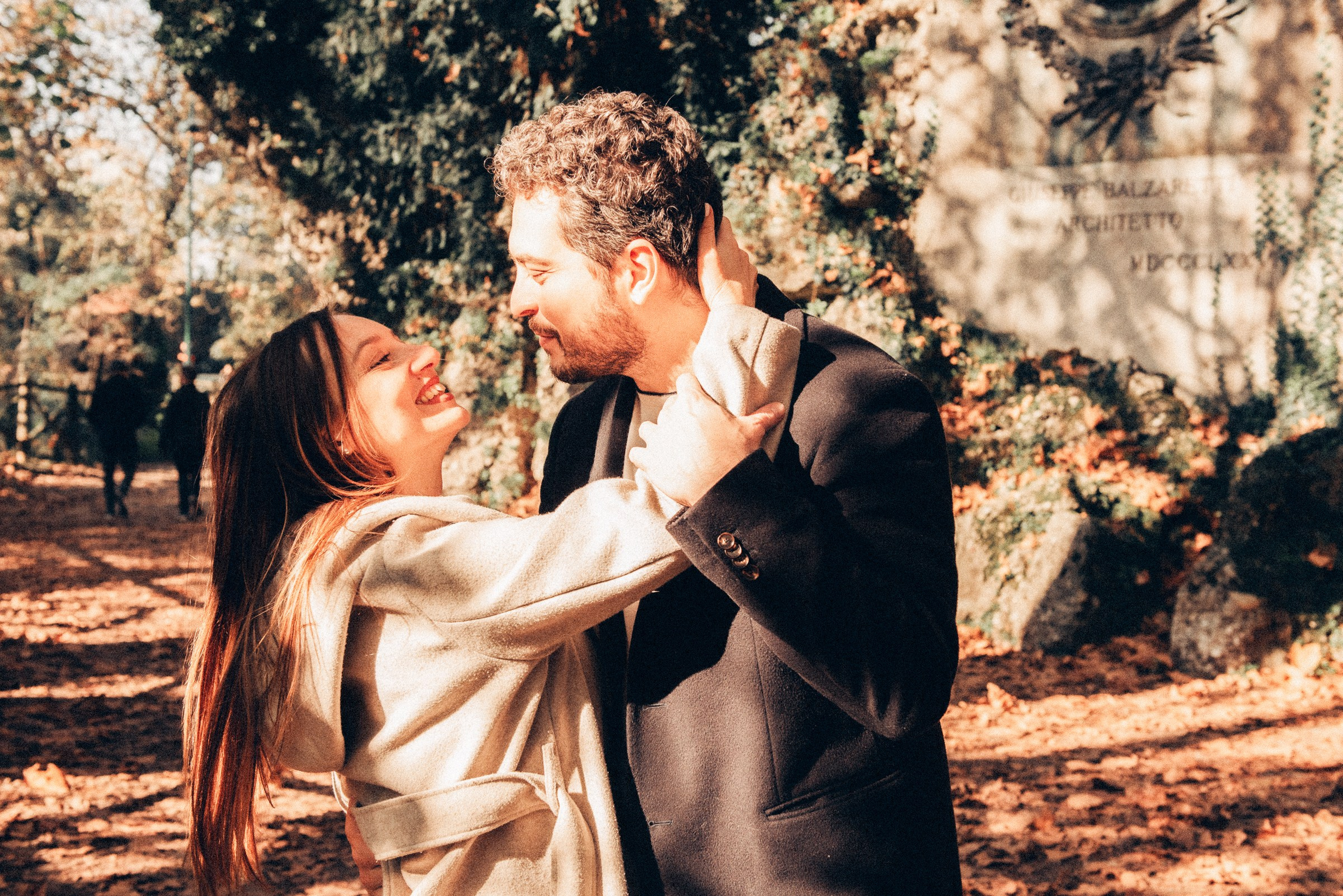 Golden autumn in Milan. Lovestory shoot. Anastasiia Buchinskaia Photographer in Milan