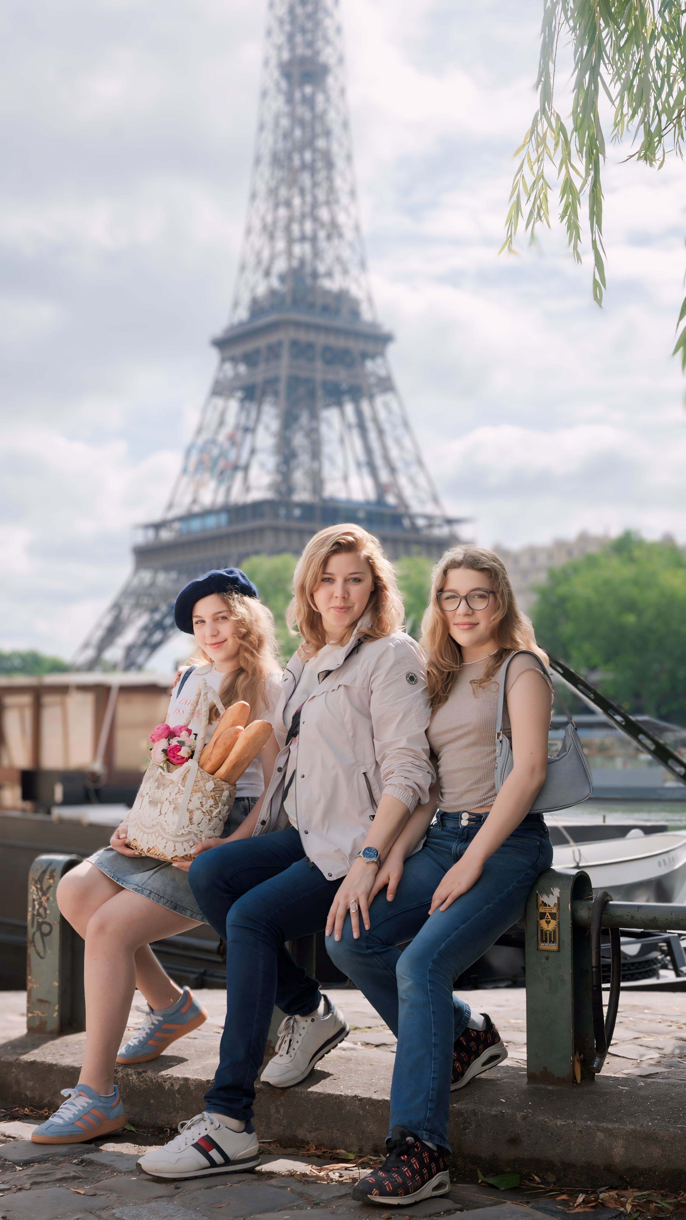 Street photoshoot in Paris. Alina Tagzieva- a photograper in Paris