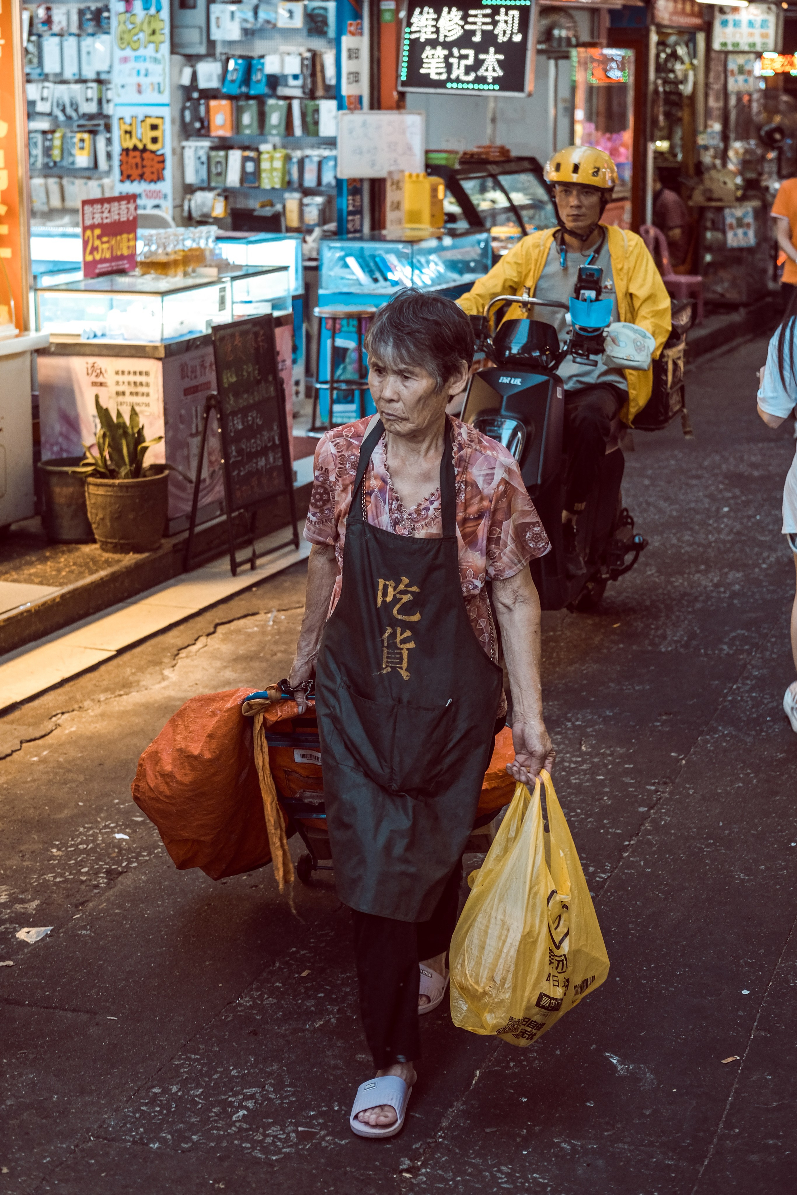 Ordinary people in Guangzhou | 广州 🇨🇳 | China Street Photography