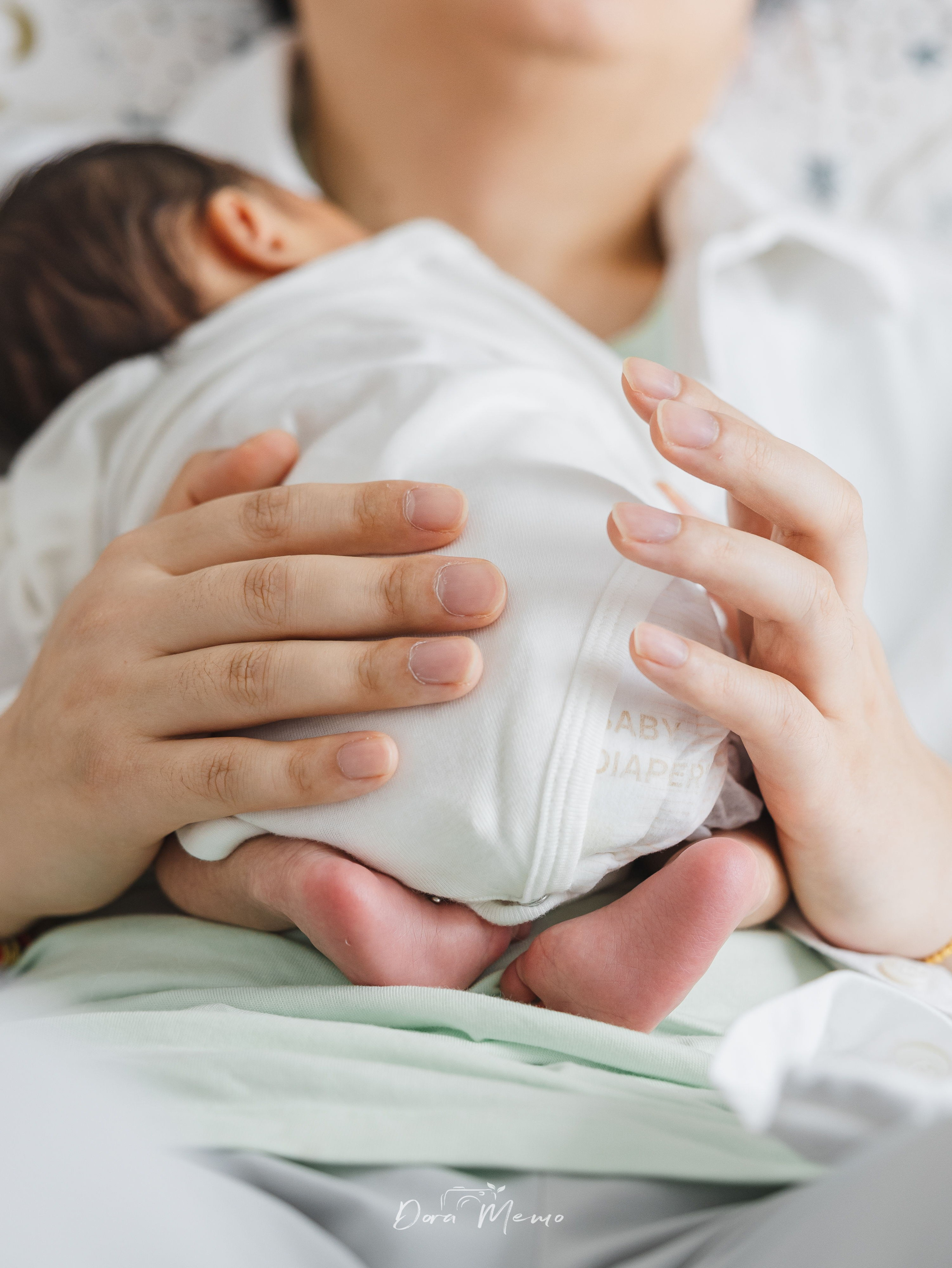 A Newborn at Home — Shanghai Family Photographer Documentary Session