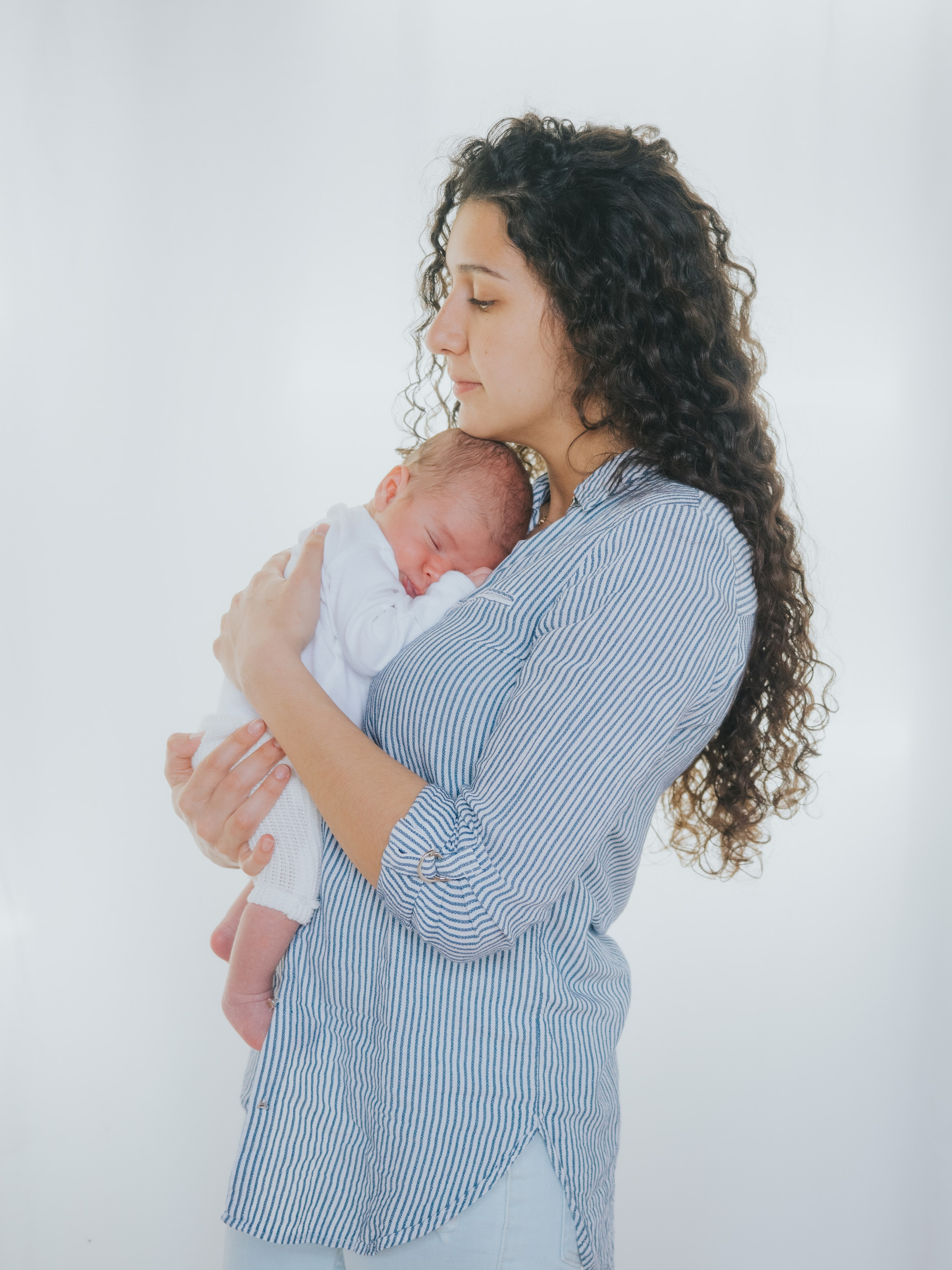 Newborn. Mimosa Studios — Motherhood & Family Photographer in Montreal