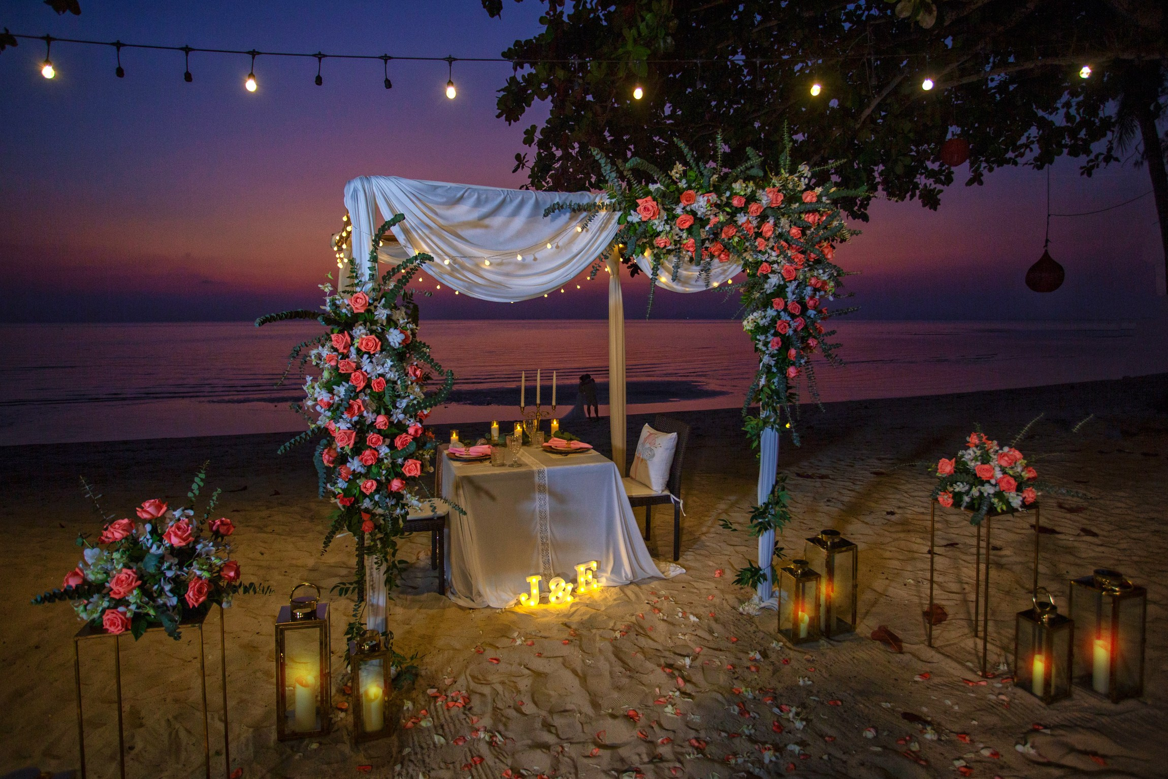 Dinner after ceremony. Буддийская свадебная церемония на Самуи, Таиланд