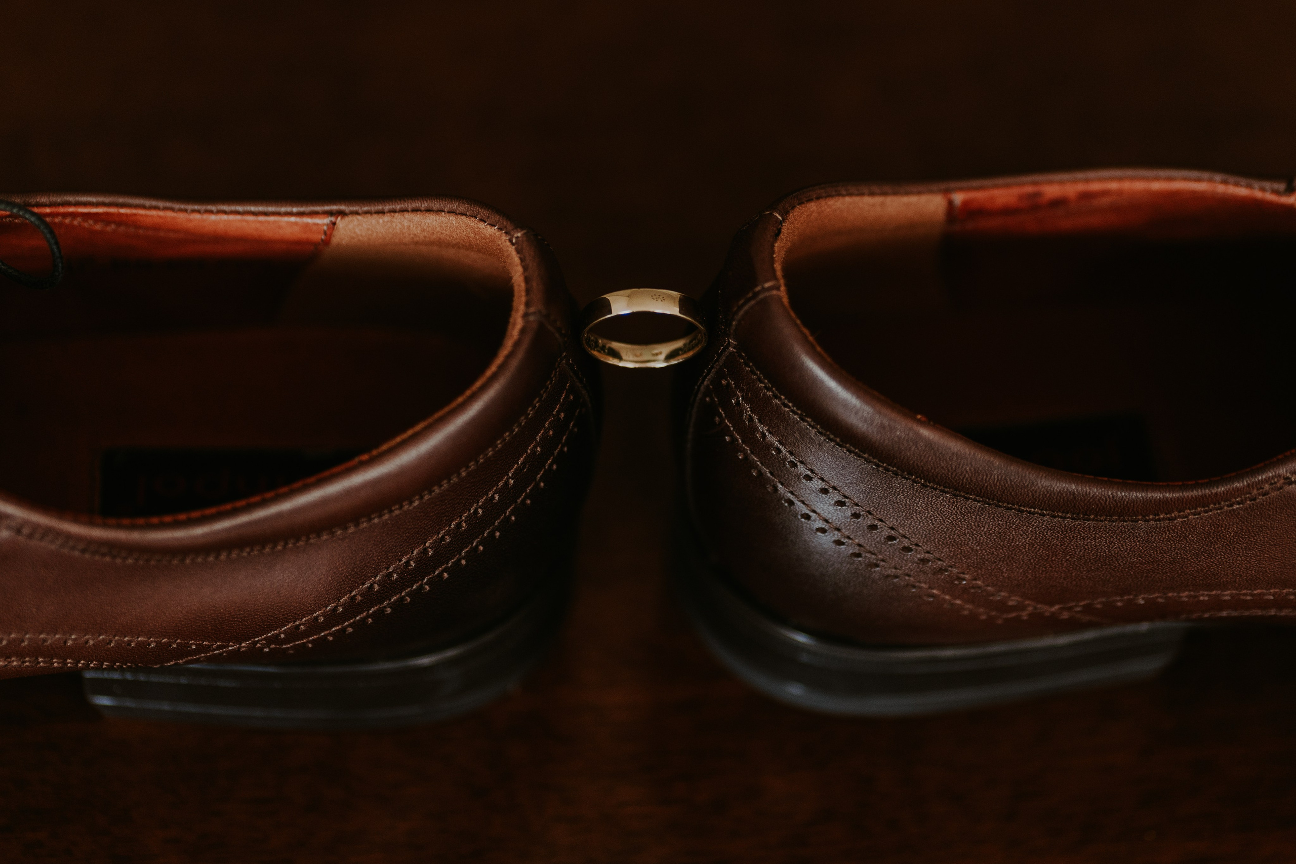 Dwór Wierzbno: plenerowy ślub pod wierzbą. Karkowskafoto - fotografia miłości