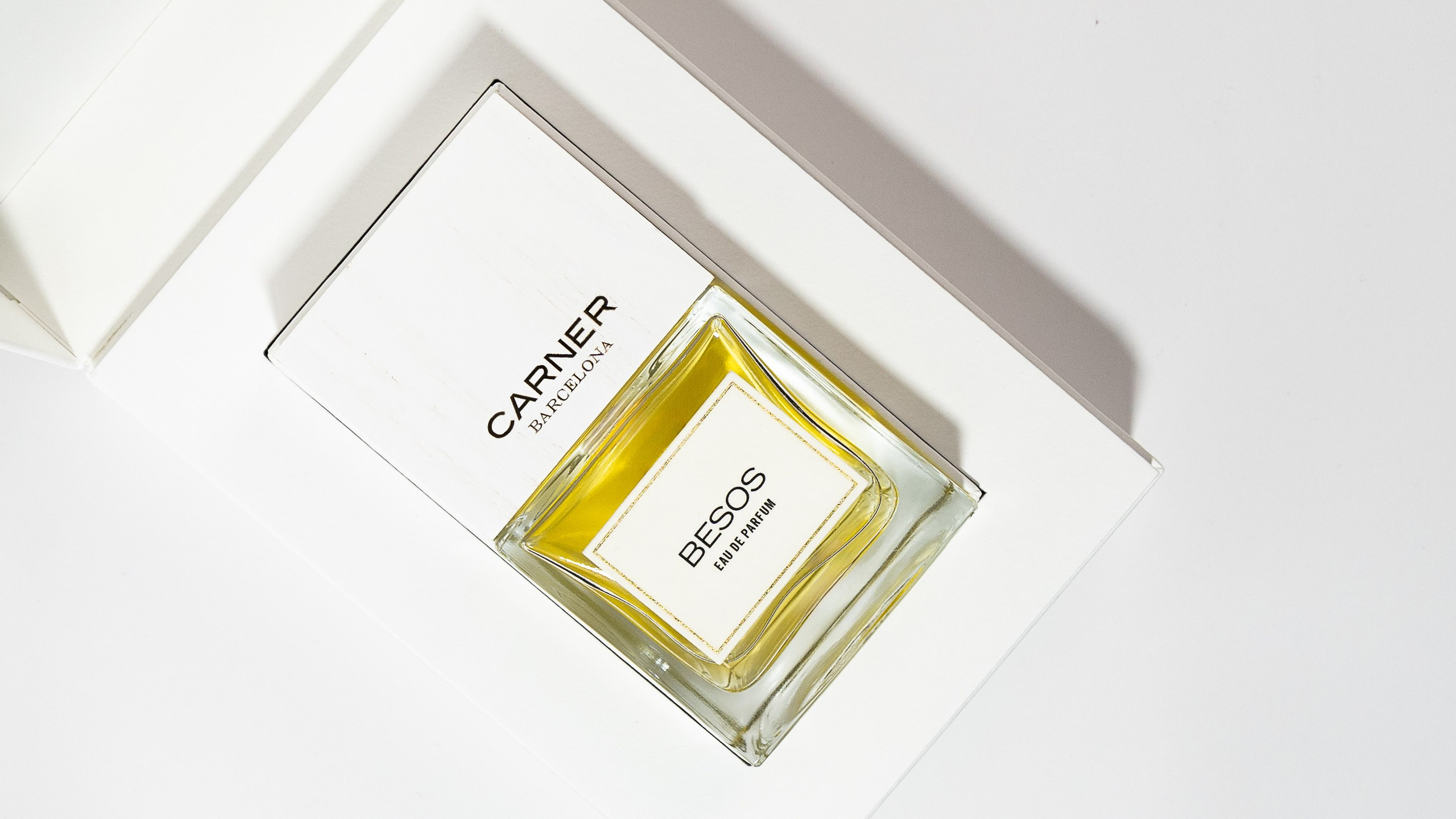 Product Photography — Raymond | Luxury Perfume Photos. Photographer in Chisinau — Raymond | Portraits, Events & Product Photography