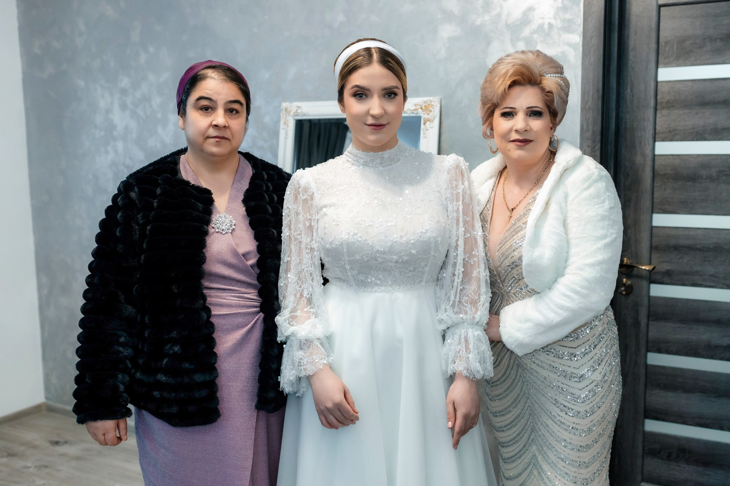 Fotograf nuntă Târgu Neamț – Samuel și Roxana, fotografie autentică realizată de AlinoFotoStudio 2. Fotograf nuntă Iași, Bacău, Suceava și Botoșani – Alin Chirilă surprinzând momente reale de nuntă 3. Fotografie de nuntă cu emoție și credință – AlinoFotoStudio, fotograf povestitor 4. Fotograf profesionist nuntă în Moldova – cadre naturale și pline de emoție 5. Alin Chirilă fotograf nuntă – poveste reală surprinsă prin fotografie 6. Fotograf nuntă cu stil documentar – momente autentice din ziua nunții Pregătiri mireasă acasă – fotografie naturală realizată de Alin Chirilă fotograf nuntă 8. Detalii din ziua nunții – fotograf nuntă Iași și Botoșani, AlinoFotoStudio 9. Emoții din dimineața nunții – fotograf profesionist Moldova 10. Cadre autentice din pregătiri – fotograf nuntă Suceava și Bacău Ceremonie religioasă nuntă – moment emoționant surprins de fotograf Alin Chirilă 12. Nuntă cu valori creștine – fotografie din biserică realizată cu discreție 13. Rugăciune și emoție în ziua nunții – fotograf nuntă Târgu Neamț 14. Legământ în fața lui Dumnezeu – fotografie de nuntă autentică 15. Fotograf nuntă biserică – momente sincere și pline de semnificație Petrecere de nuntă – cadre naturale realizate de AlinoFotoStudio 17. Bucurie și dans la nuntă – fotograf nuntă Iași și împrejurimi 18. Momente autentice de la restaurant – fotograf nuntă Bacău Suceava 19. Atmosferă de nuntă surprinsă discret – Alin Chirilă fotograf -AlinoFotoStudio – fotograf nuntă cu abordare naturală și emoțională 21. Alin Chirilă fotograf – povestitor prin fotografie de nuntă 22. Fotograf nuntă în Moldova – stil documentar și autentic 23. Fotografie de nuntă sinceră și elegantă – AlinoFotoStudio- Fotograf nuntă Iași Bacău Suceava Botoșani – Alin Chirilă AlinoFotoStudio 26. Fotograf nuntă Târgu Neamț și Moldova – fotografie profesională de eveniment 27. Fotograf nuntă cu valori creștine și stil documentar – AlinoFotoStudio - Alin Chirilă – AlinoFotoStudio Fotograf nuntă Iași • Bacău • Suceava • Botoșani - Samuel & Roxana, Târgu Neamț -Momente reale, trăite sincer și păstrate pentru totdeauna.