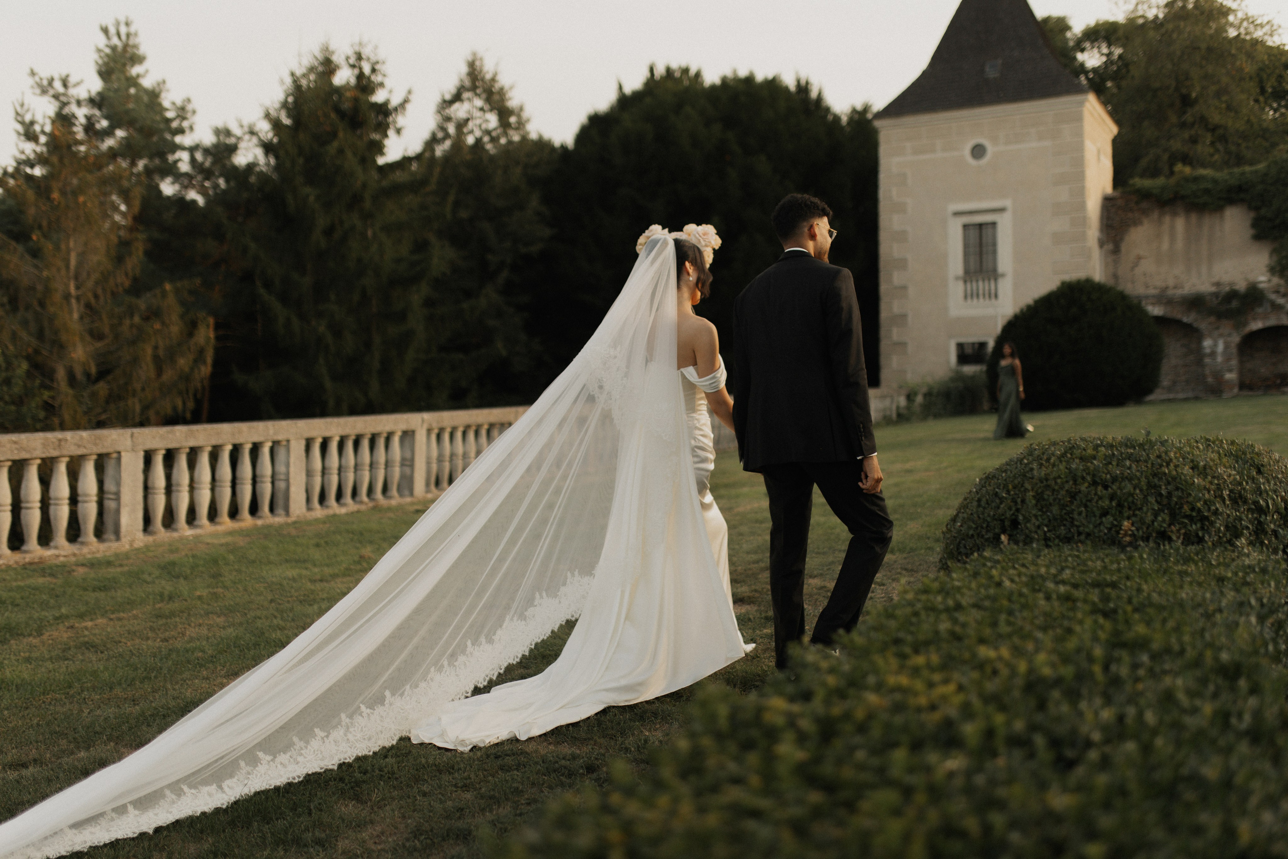 Elegant Castle Wedding in Austria | Alwin & Ruth’s Fairytale Celebration. Wedding photographer and videographer based in Timisoara, Romania