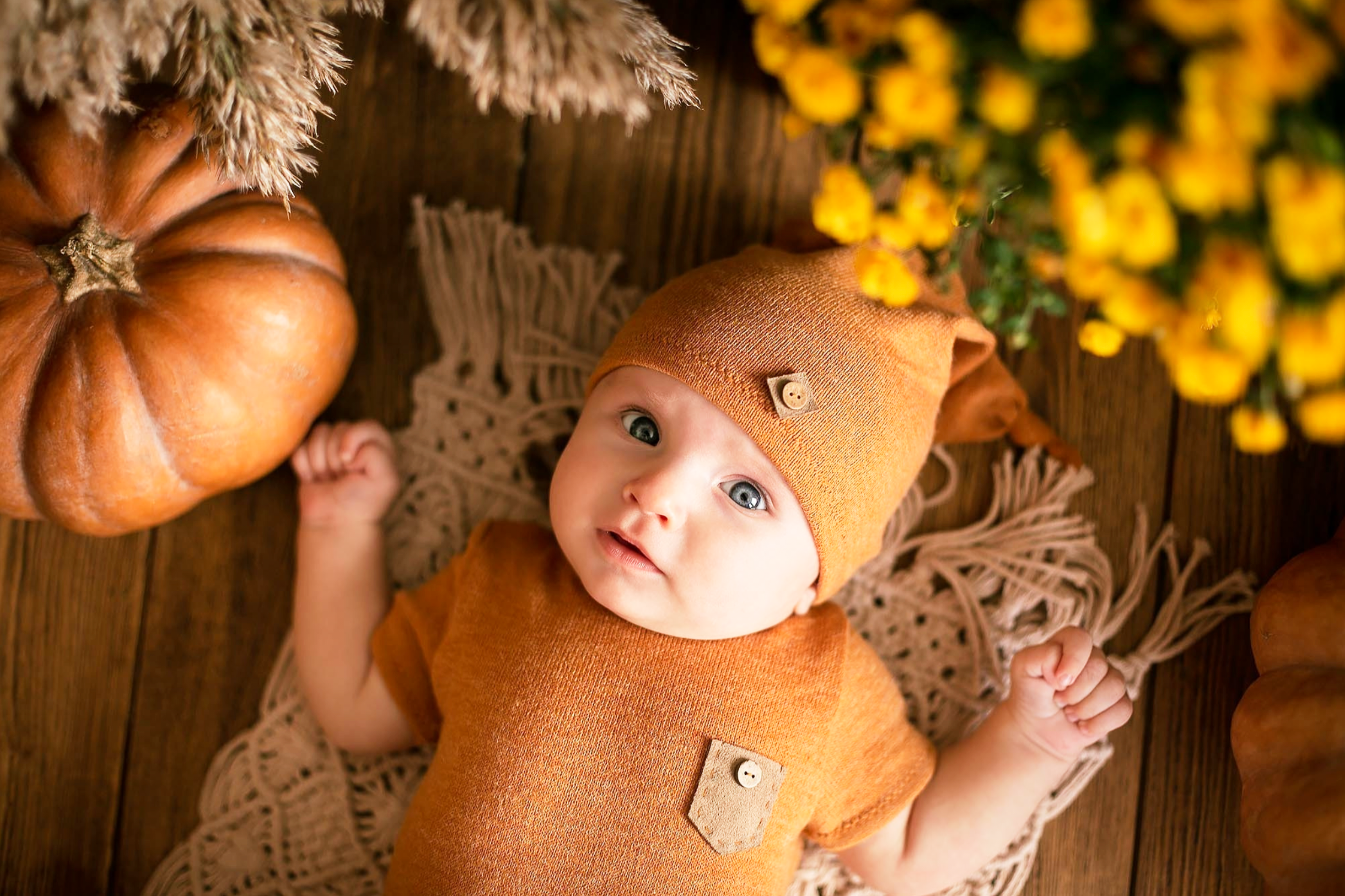 Baby Photographer in Essex | First Year Milestone Portraits by Irene Chaikeen. Irene Chaikeen | Maternity and newborn photoshoot in Essex/London