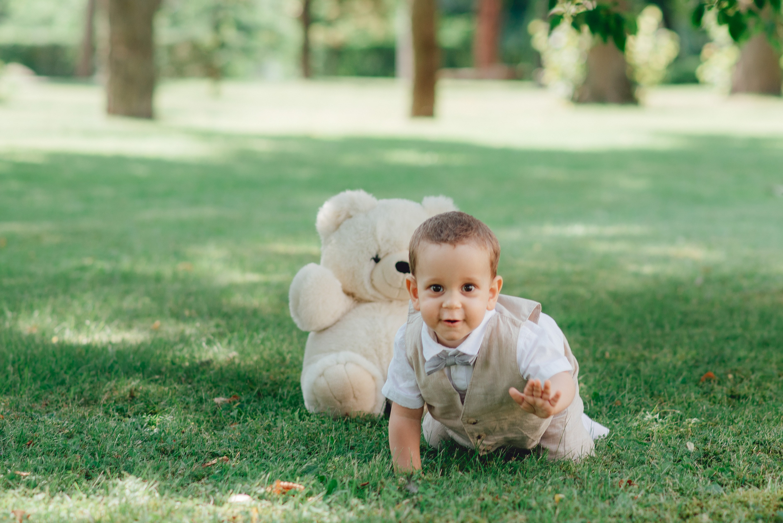 Krikštynos, krikštas, krikštynų fotosesija, ceremonija, bažnyčia krikštynų pasiruošimo fotografavimas. Krikštynų fotografas Vilnius Trakai kaina krikštynų fotografavimas fotografė personal.lt photogrpahy kainos šeima, vaikai profesionali natūrali meninė reportažinė klasikinė fotosesija, krikštynų fotosesija gamtoje