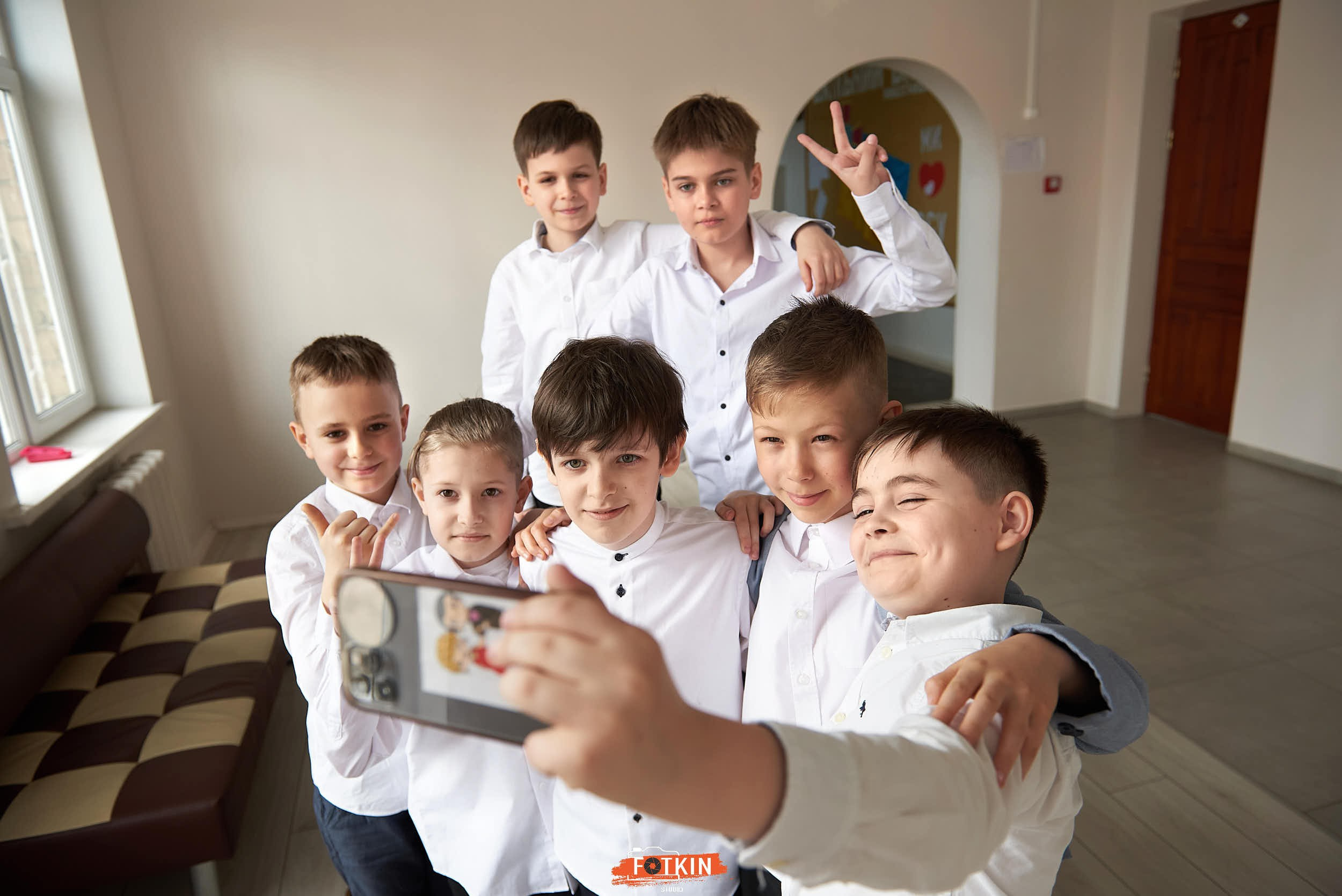 Випускні альбоми для 1- 4 класу у Дніпрі та області. Випускні альбоми фотокниги Київ та Дніпро