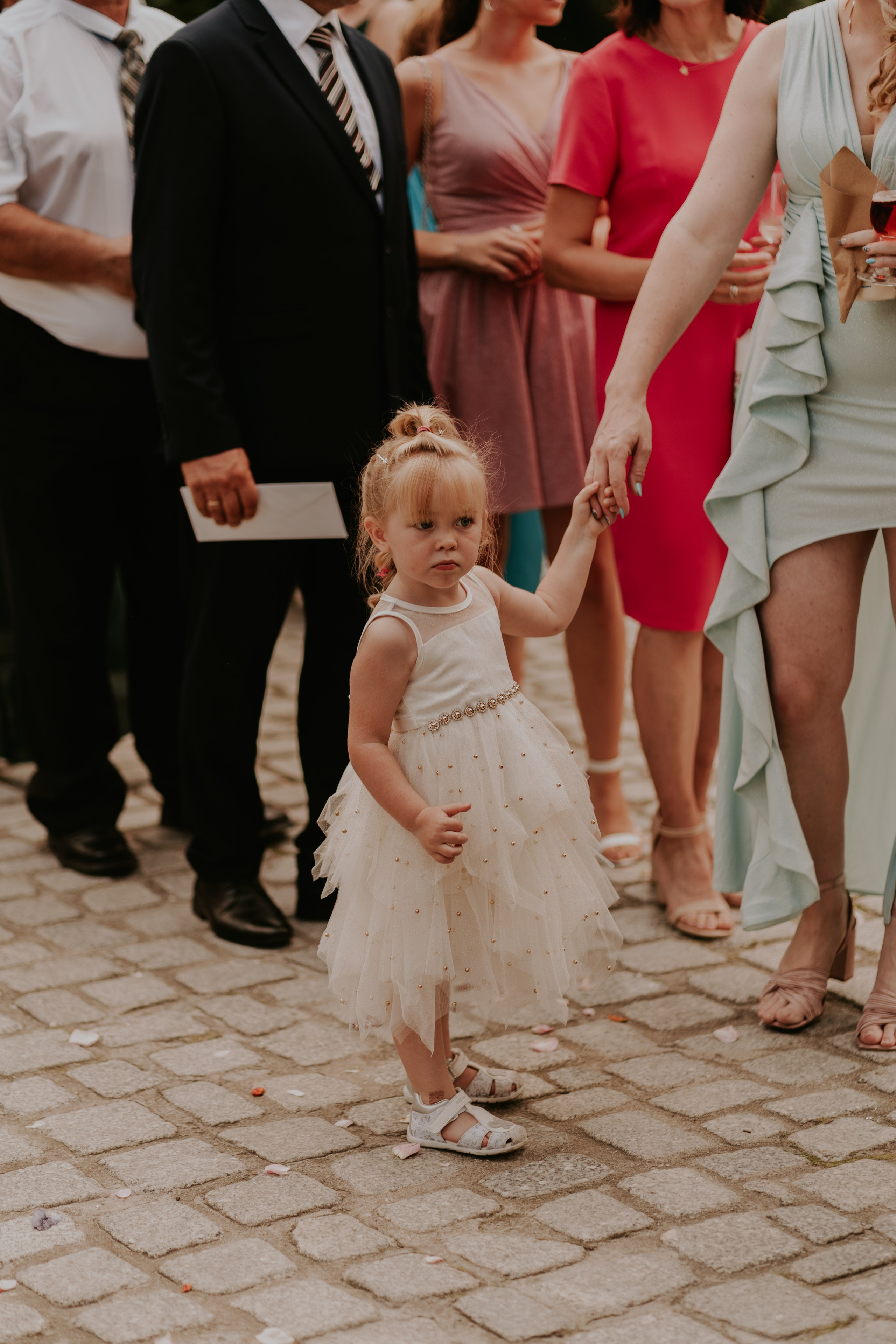 Dwór Wierzbno: plenerowy ślub pod wierzbą. Karkowskafoto - fotografia miłości