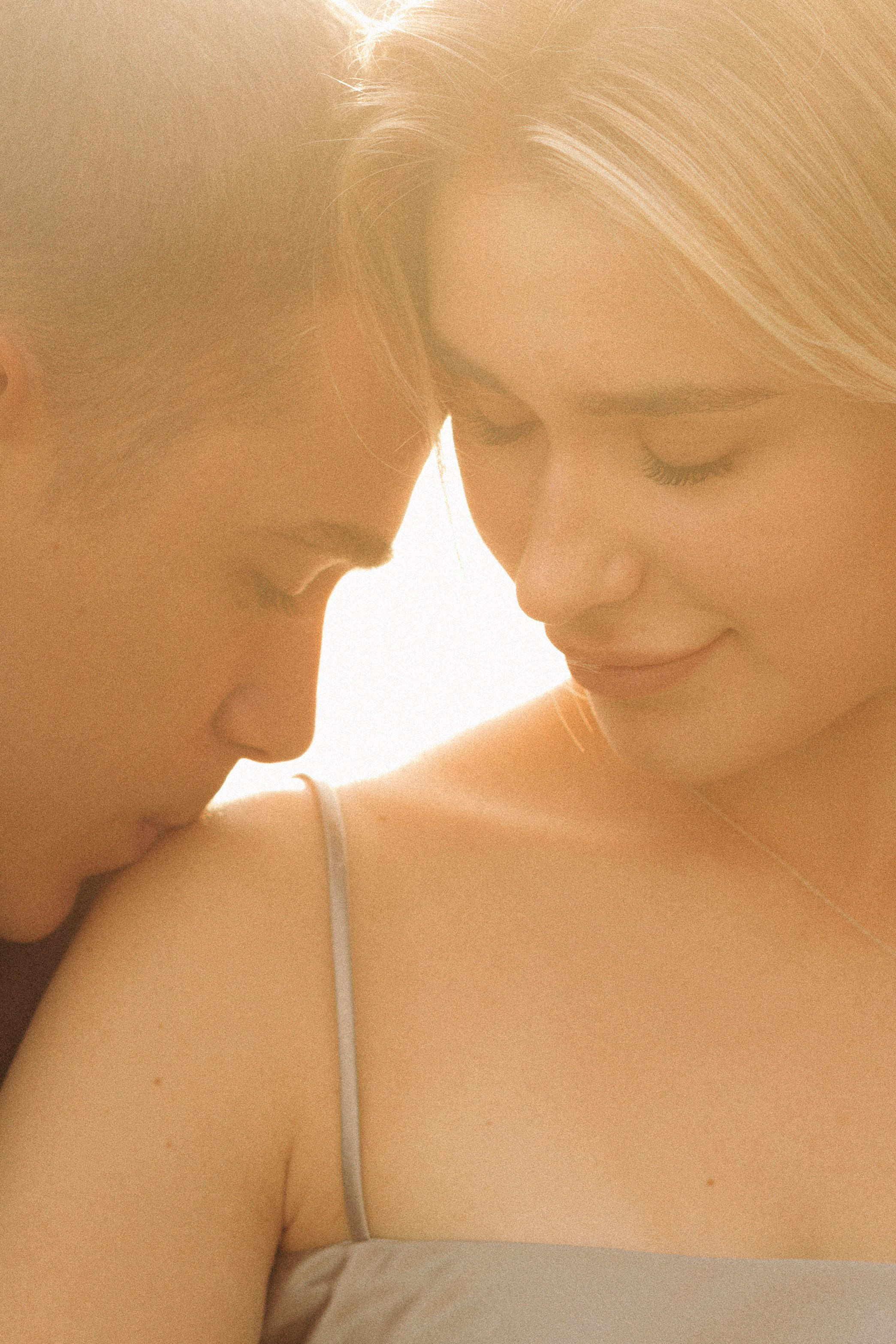 intimate emotional couple portraits Milan