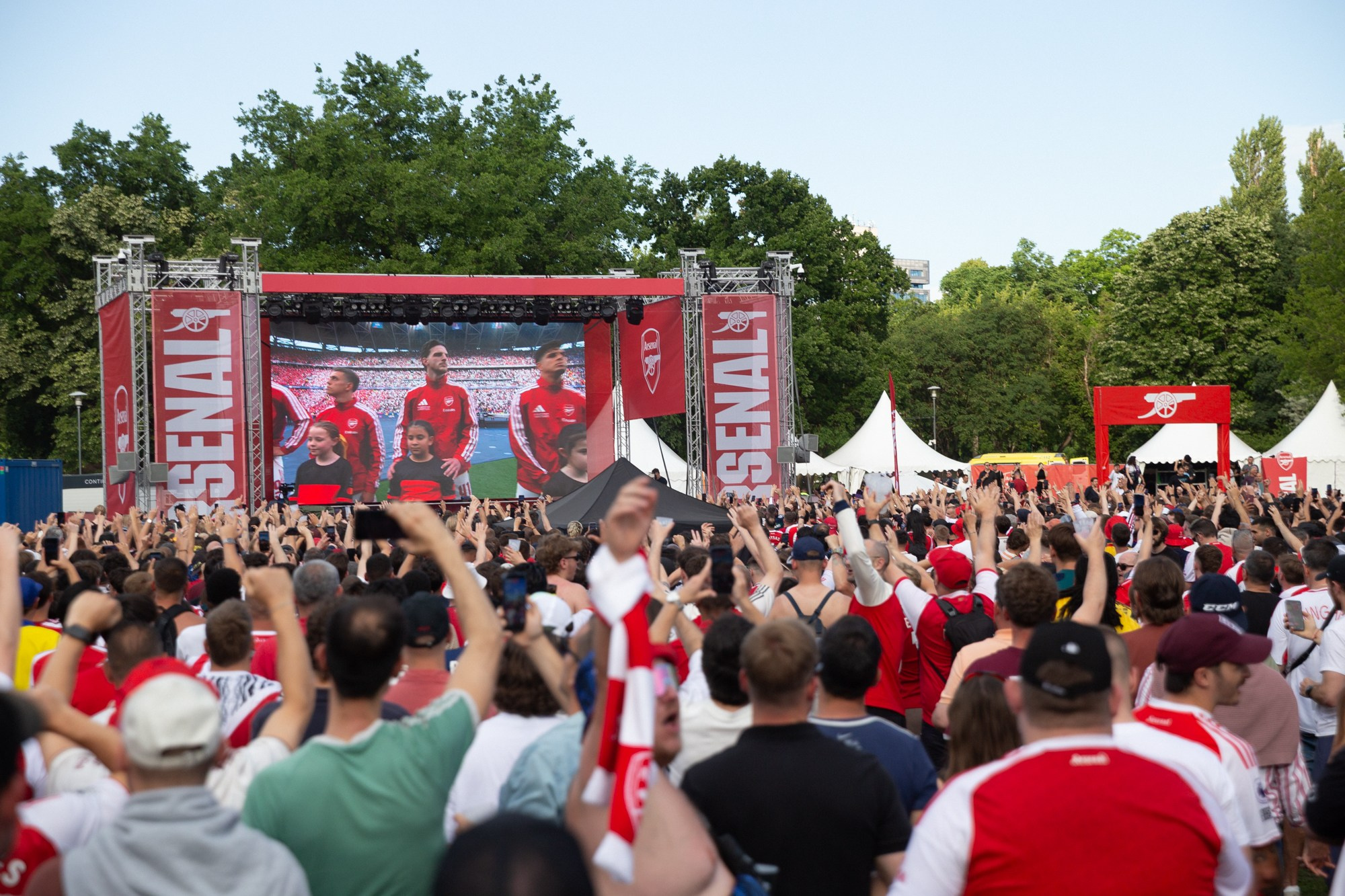 UEFA Champions League Final. Arsenal vs PSG. Budapest 2026. Arsenal Fan Zone. Photographer in Budapest — Yura Knyazev