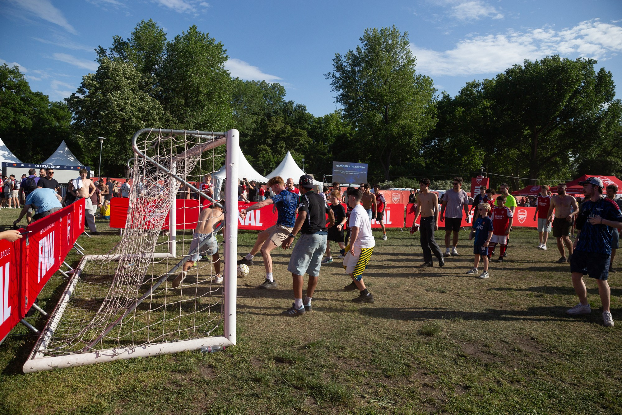 UEFA Champions League Final. Arsenal vs PSG. Budapest 2026. Arsenal Fan Zone. Photographer in Budapest — Yura Knyazev