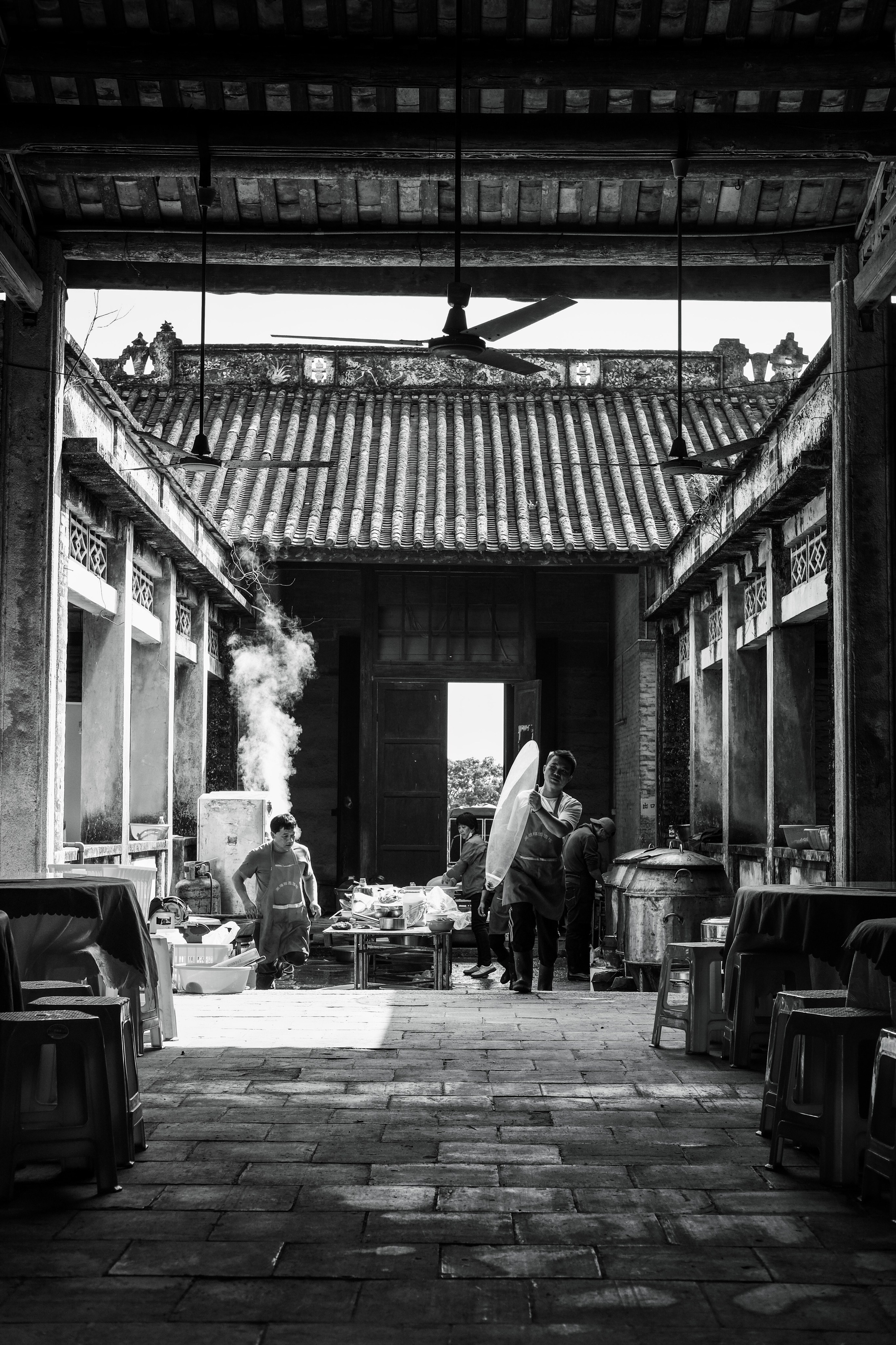 Street Black & White Photography | China in Black & White photographs. 中国街头摄影 | The Streets of China Through My Eyes | 深圳