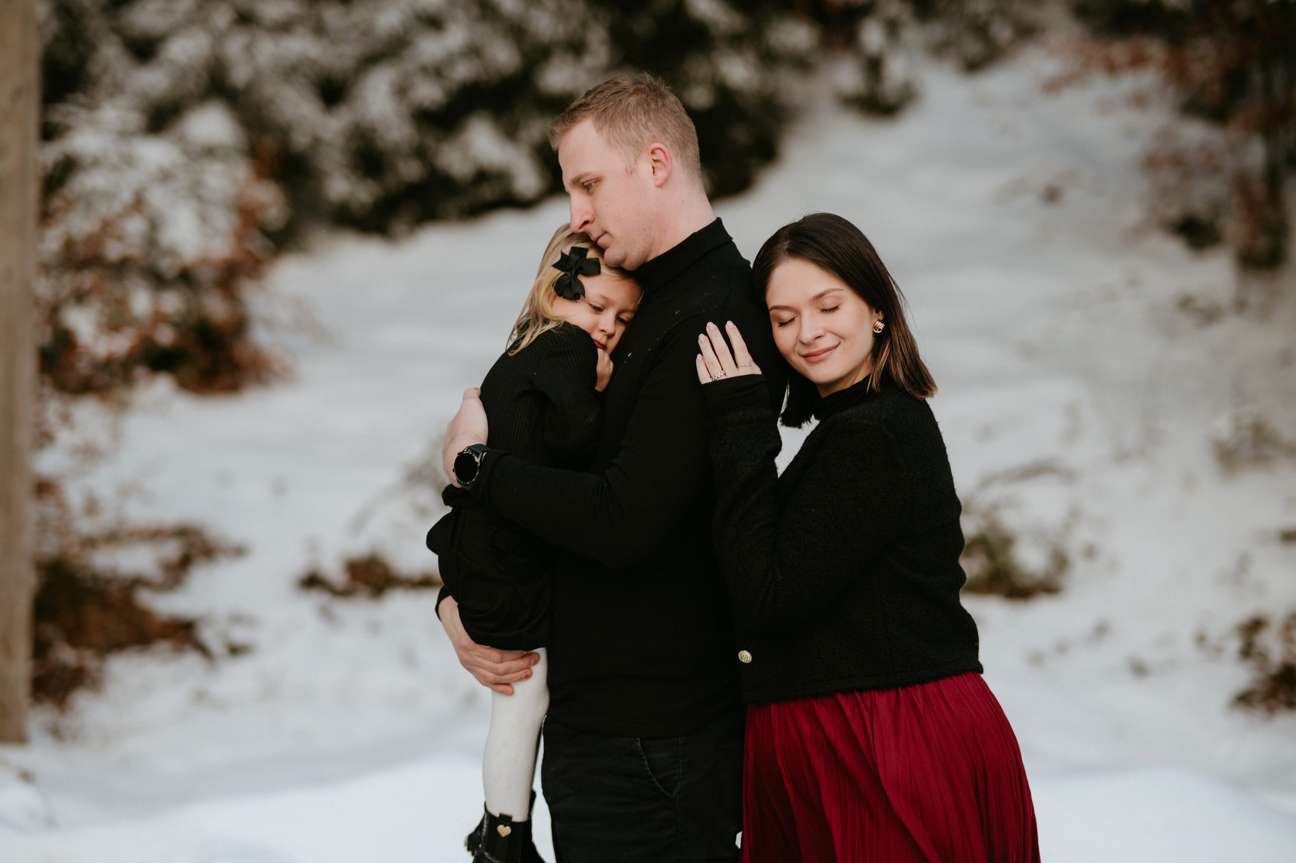 Ședință Foto de Familie la Munte – Fotografii de Iarnă în Lupcina. Valentin Melen - fotograf de nunta 🤍