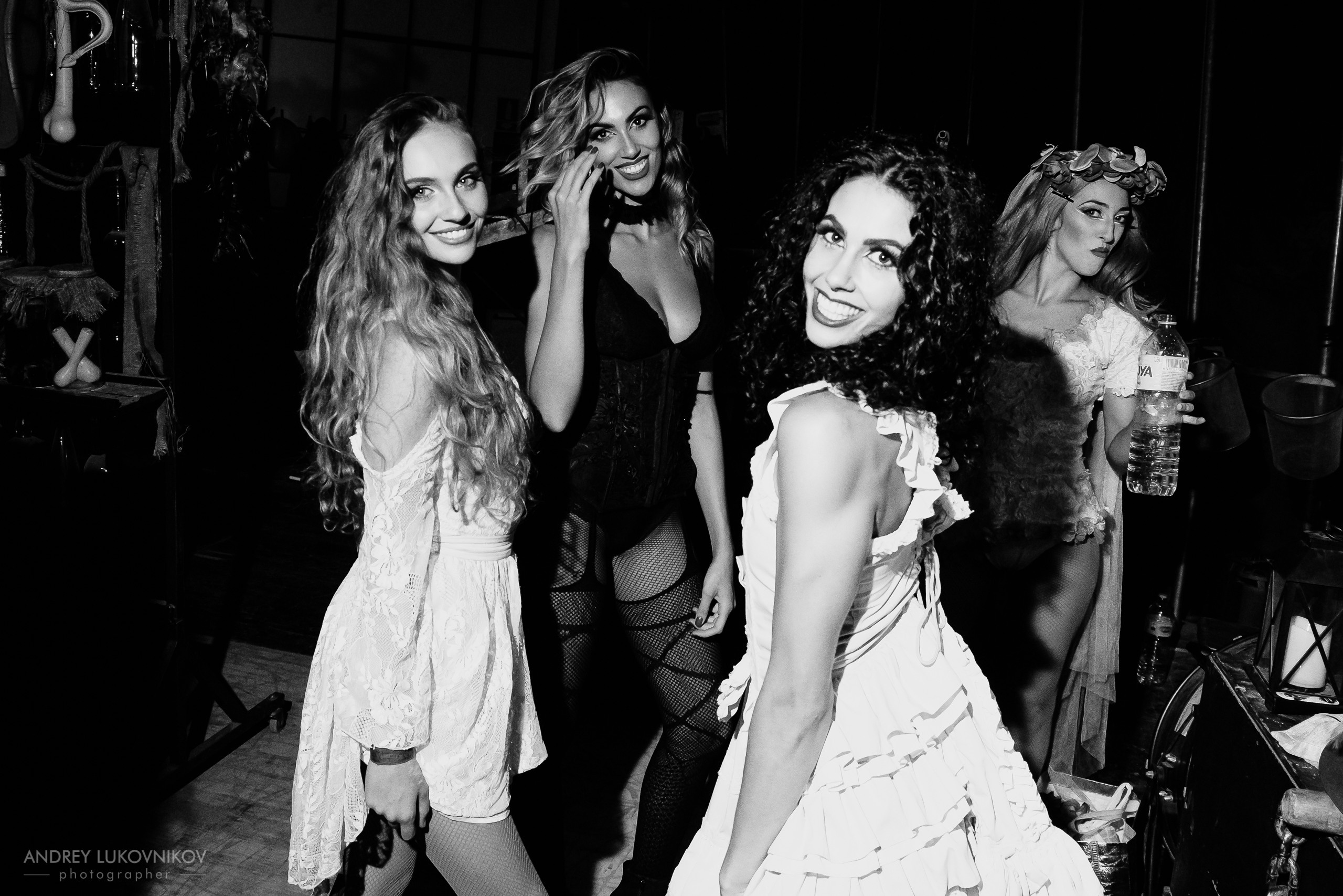 Sesión de fotos entre bastidores en El Circo Encantado: la vida de los artistas tras bambalinas