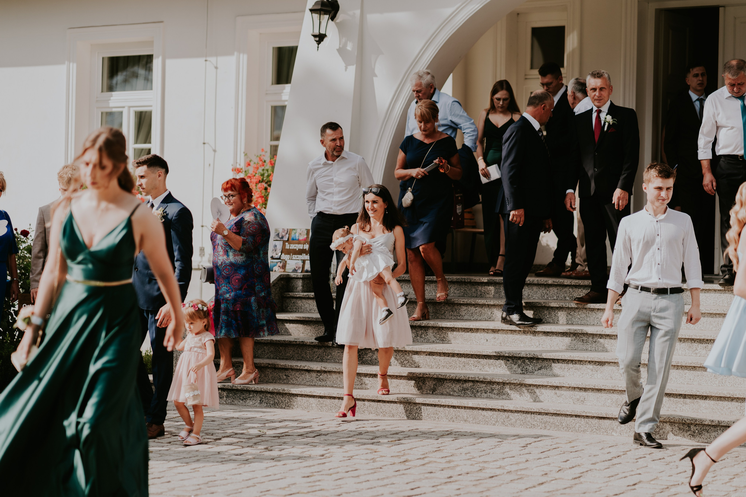 Dwór Wierzbno: plenerowy ślub pod wierzbą. Karkowskafoto - fotografia miłości