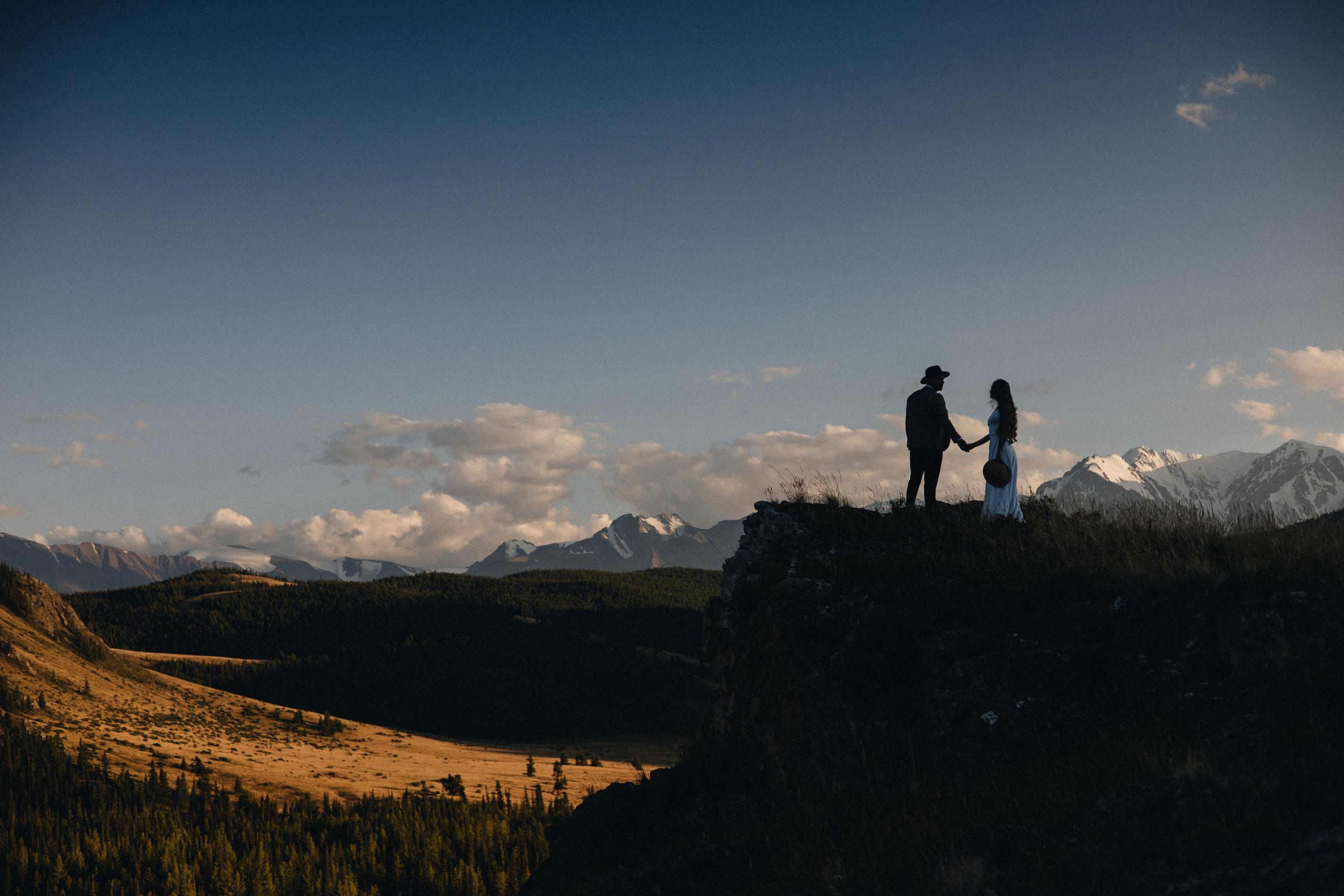 Mountain Elopement Wedding in Portland, Seattle, Bend & Oregon Coast | Kate & Igor | Georgy Shishkin Photography. Capturing Love in the Heart of the Pacific Northwes