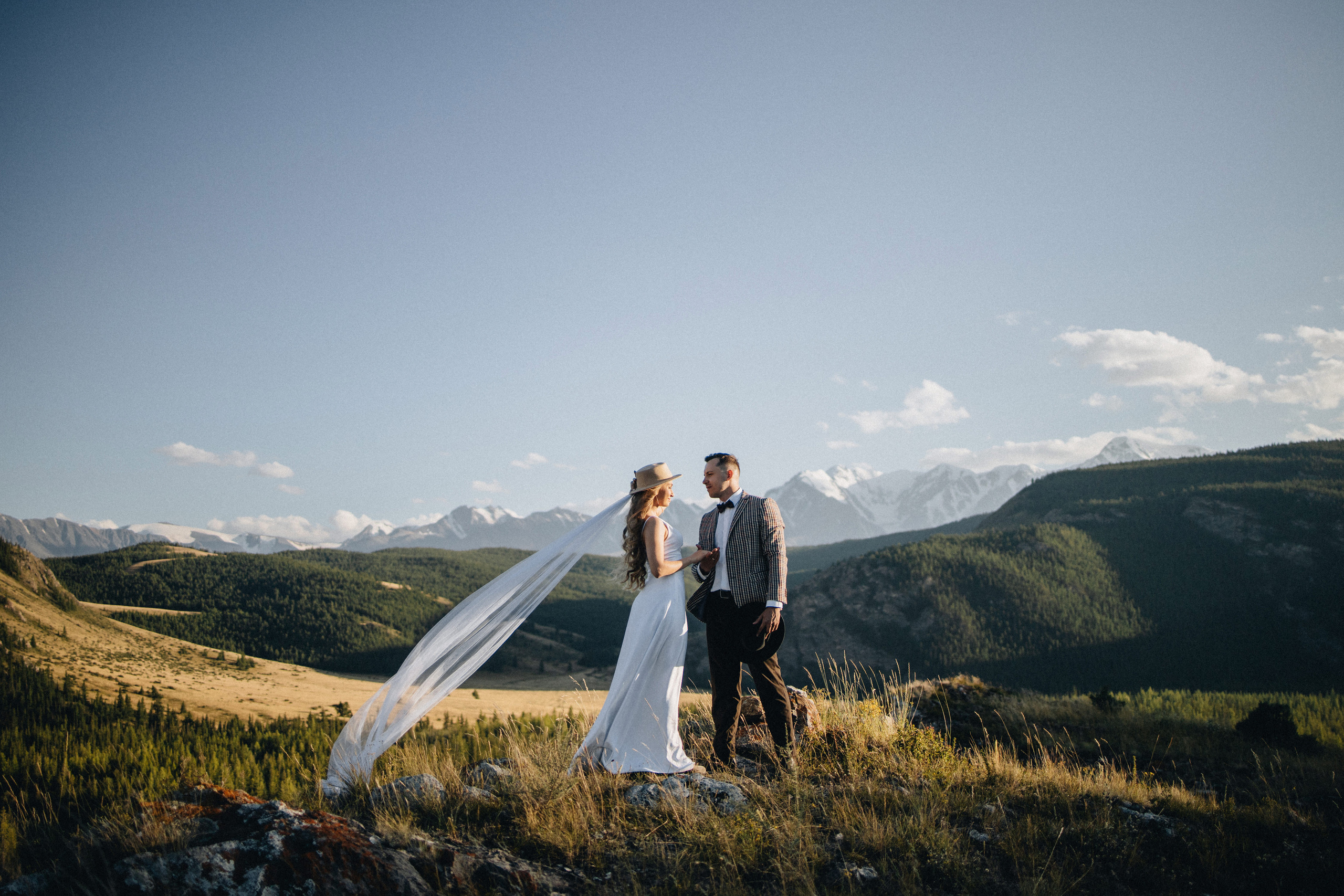 Mountain Elopement Wedding in Portland, Seattle, Bend & Oregon Coast | Kate & Igor | Georgy Shishkin Photography. Capturing Love in the Heart of the Pacific Northwes