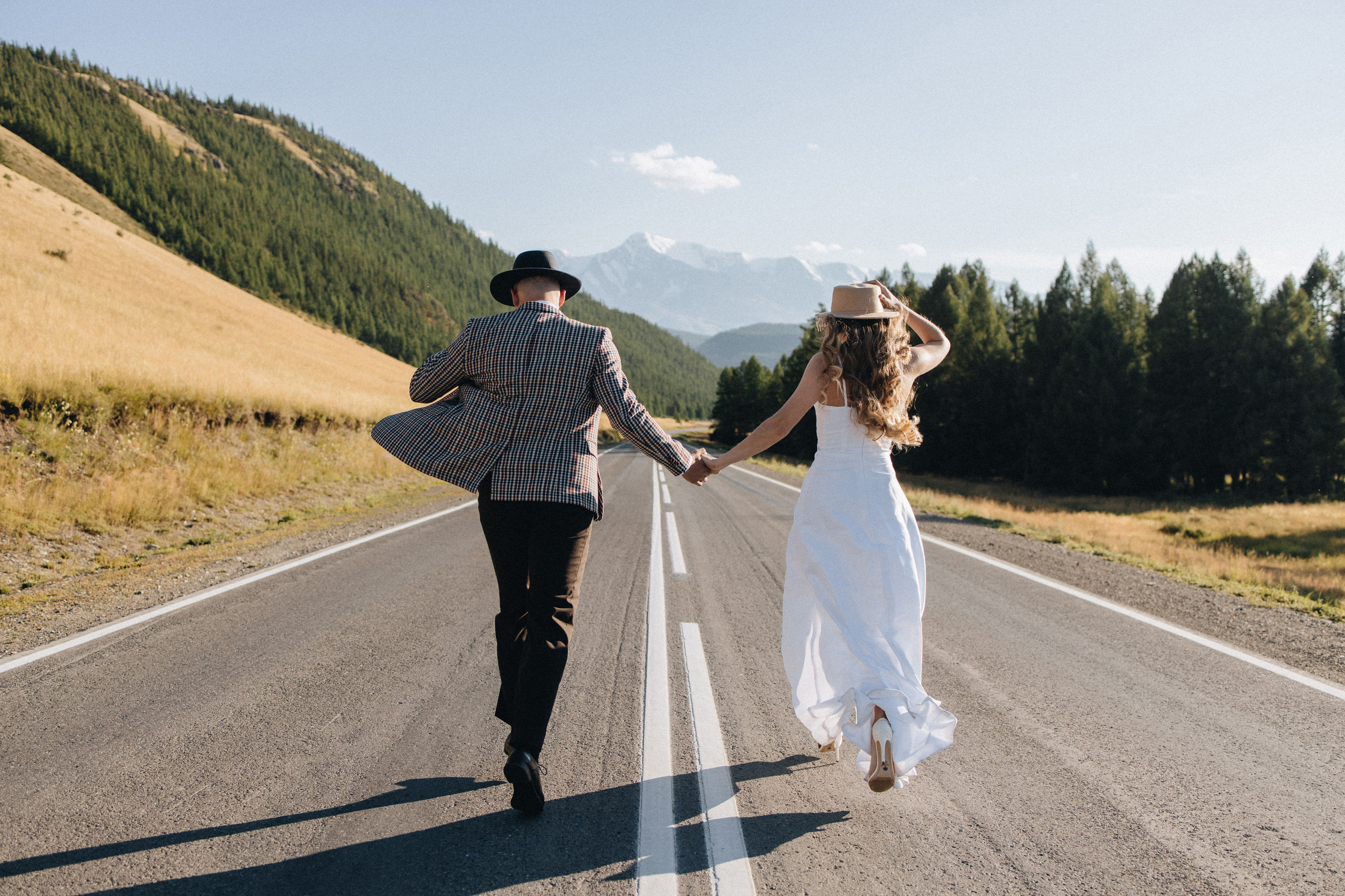 Mountain Elopement Wedding in Portland, Seattle, Bend & Oregon Coast | Kate & Igor | Georgy Shishkin Photography. Capturing Love in the Heart of the Pacific Northwes