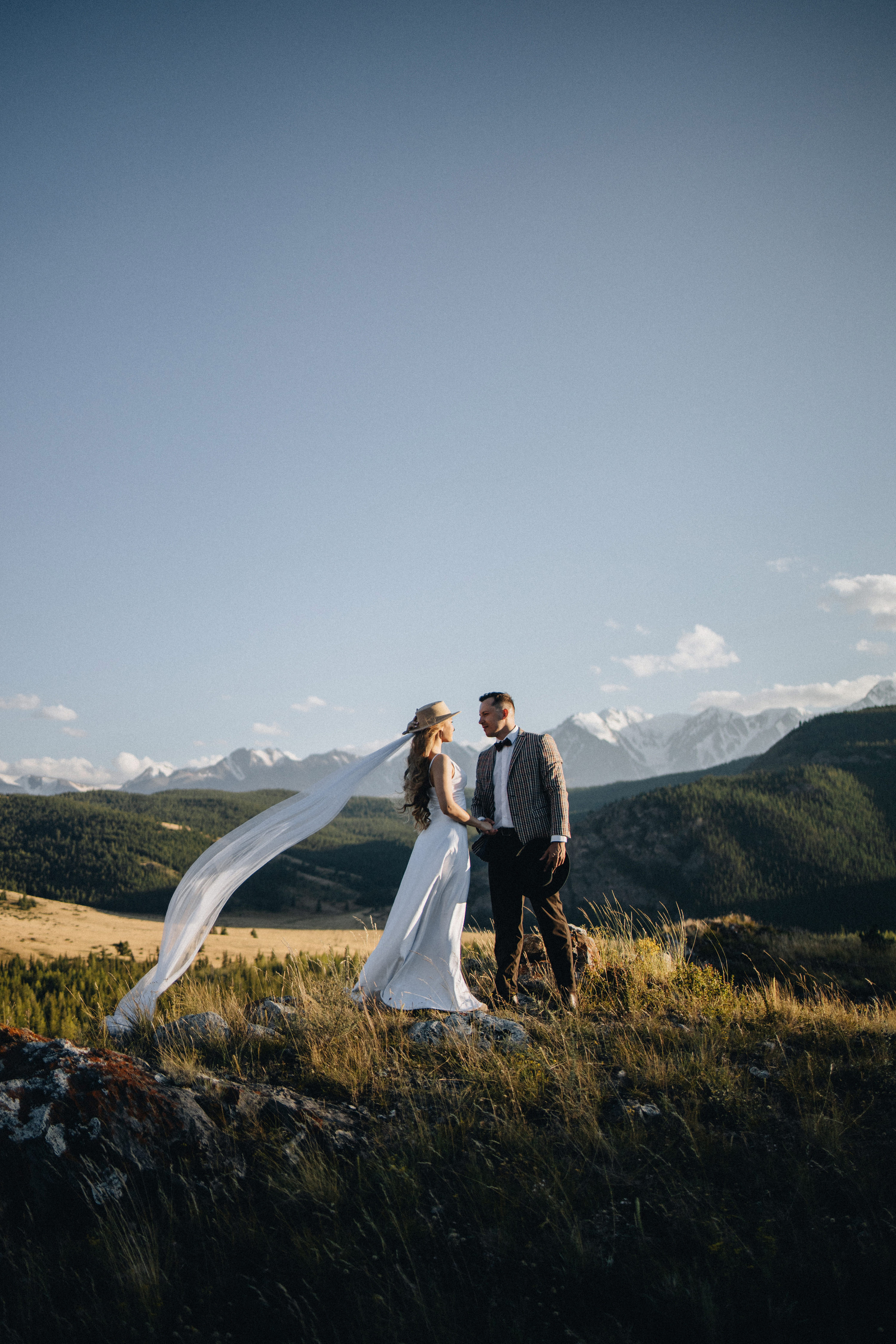 Mountain Elopement Wedding in Portland, Seattle, Bend & Oregon Coast | Kate & Igor | Georgy Shishkin Photography. Capturing Love in the Heart of the Pacific Northwes