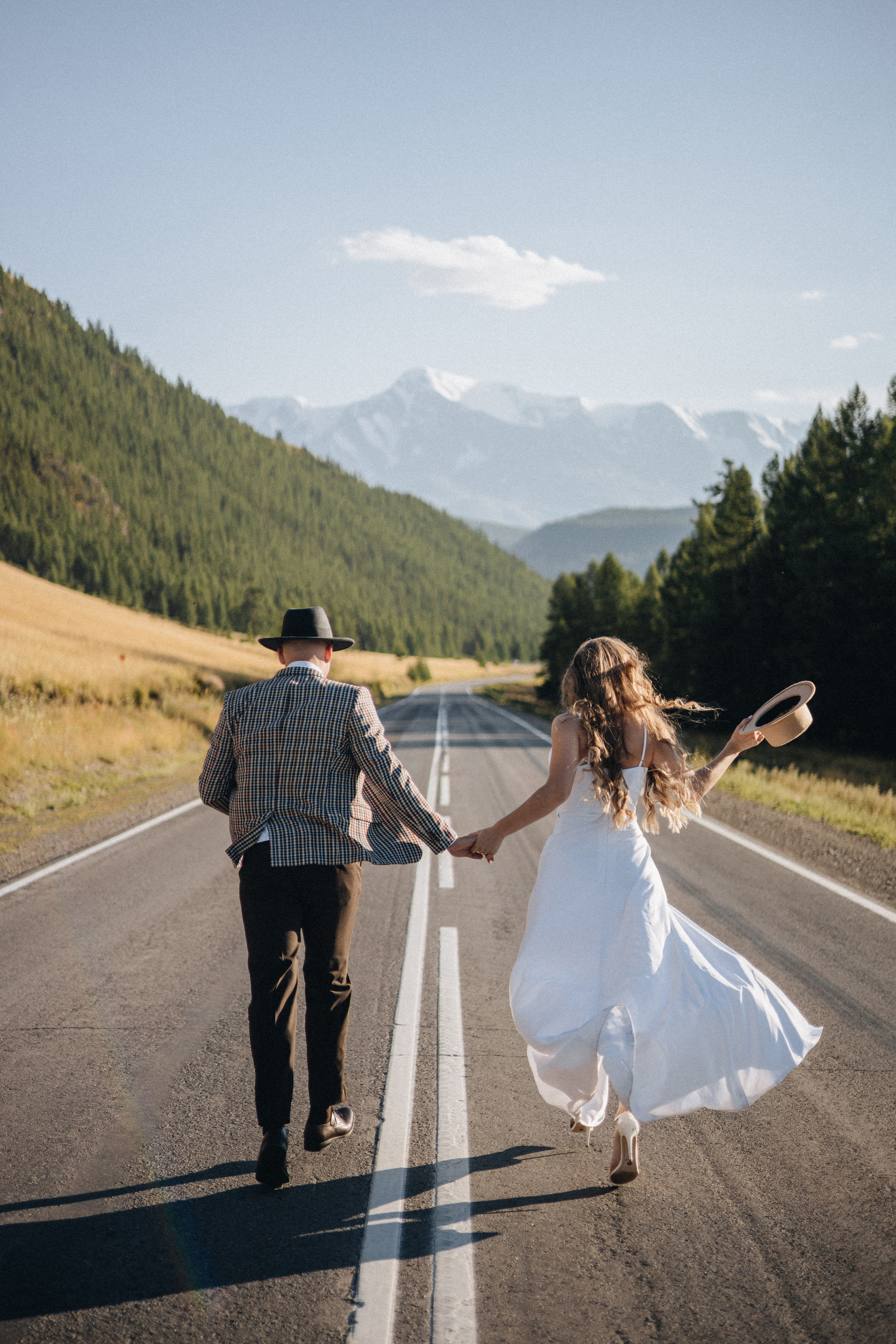 Mountain Elopement Wedding in Portland, Seattle, Bend & Oregon Coast | Kate & Igor | Georgy Shishkin Photography. Capturing Love in the Heart of the Pacific Northwes