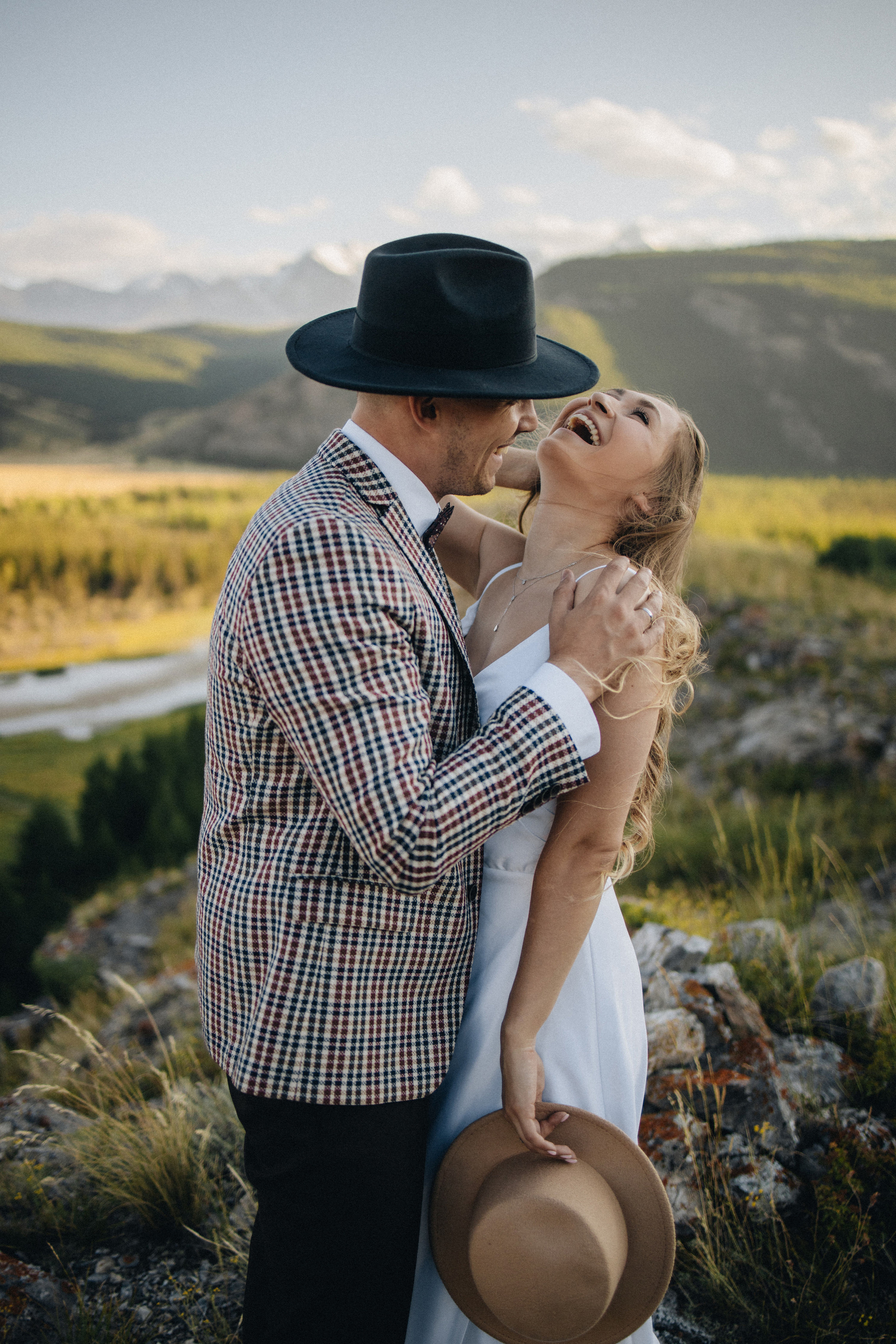Mountain Elopement Wedding in Portland, Seattle, Bend & Oregon Coast | Kate & Igor | Georgy Shishkin Photography. Capturing Love in the Heart of the Pacific Northwes