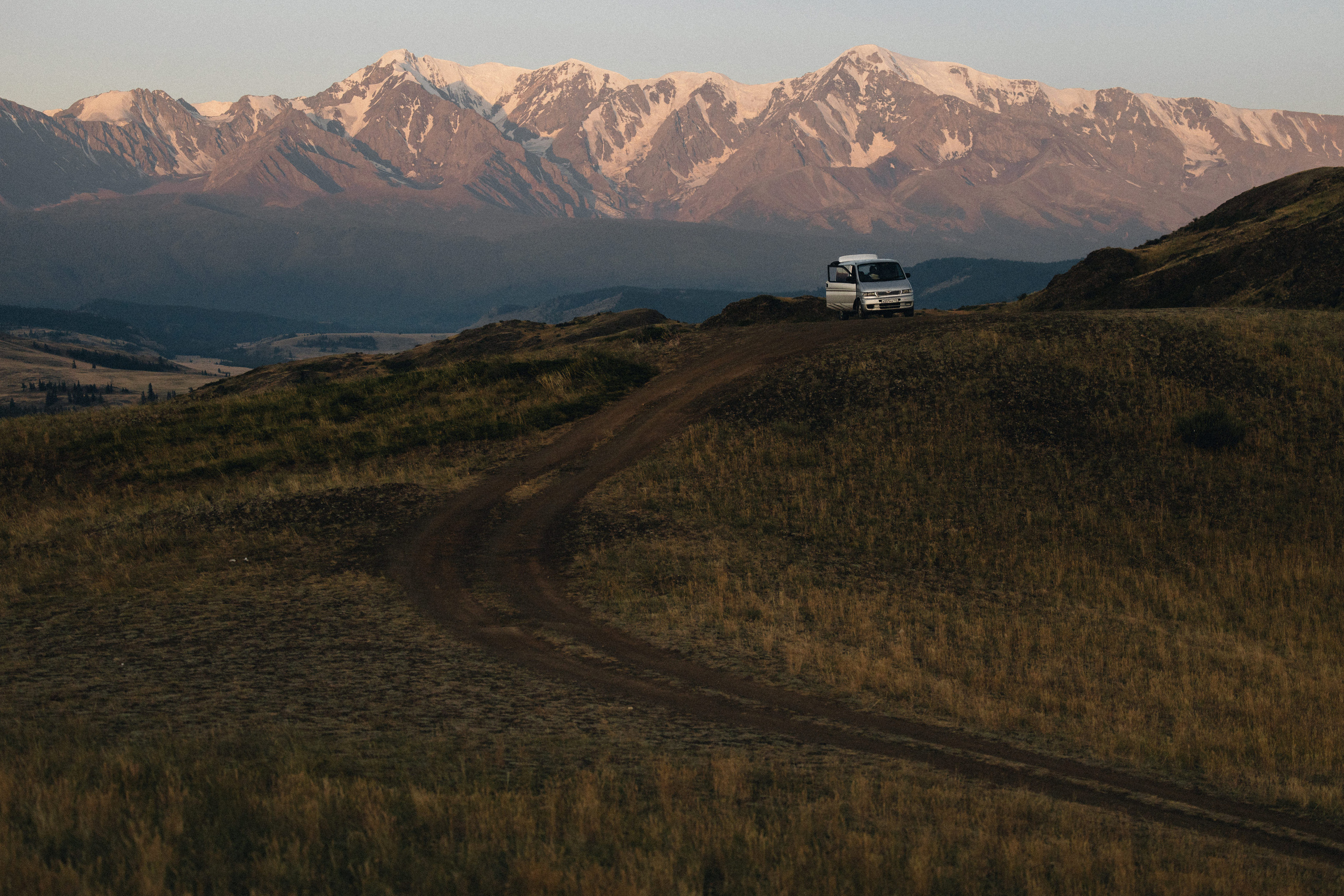 Mountain Elopement Wedding in Portland, Seattle, Bend & Oregon Coast | Kate & Igor | Georgy Shishkin Photography. Capturing Love in the Heart of the Pacific Northwes