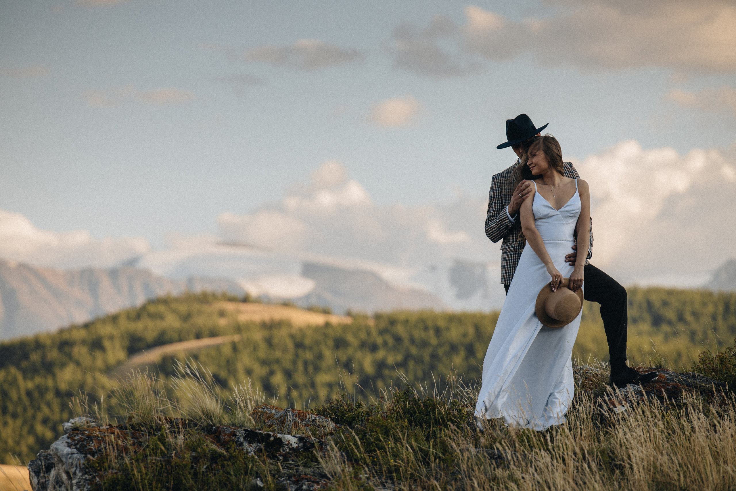 Mountain Elopement Wedding in Portland, Seattle, Bend & Oregon Coast | Kate & Igor | Georgy Shishkin Photography. Capturing Love in the Heart of the Pacific Northwes