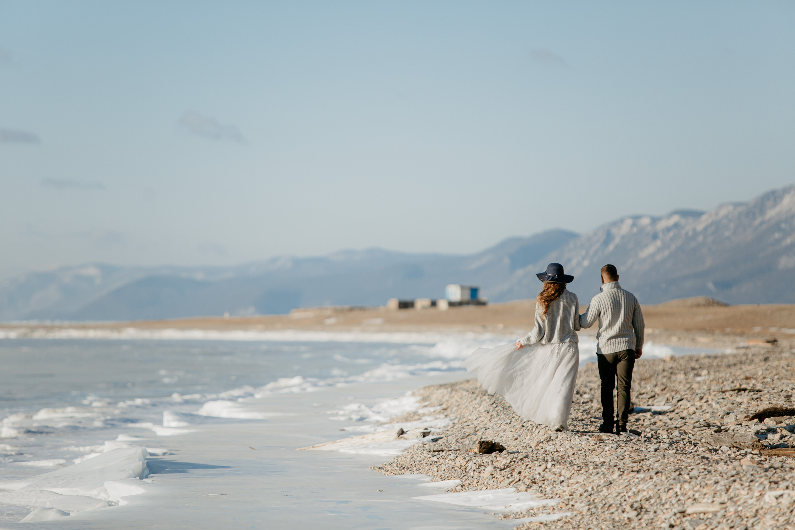 Portland, Seattle, Bend & Oregon Coast Elopement Photography | Julia & Andrew's Winter Lake Elopement by Georgy Shishkin. Capturing Love in the Heart of the Pacific Northwes