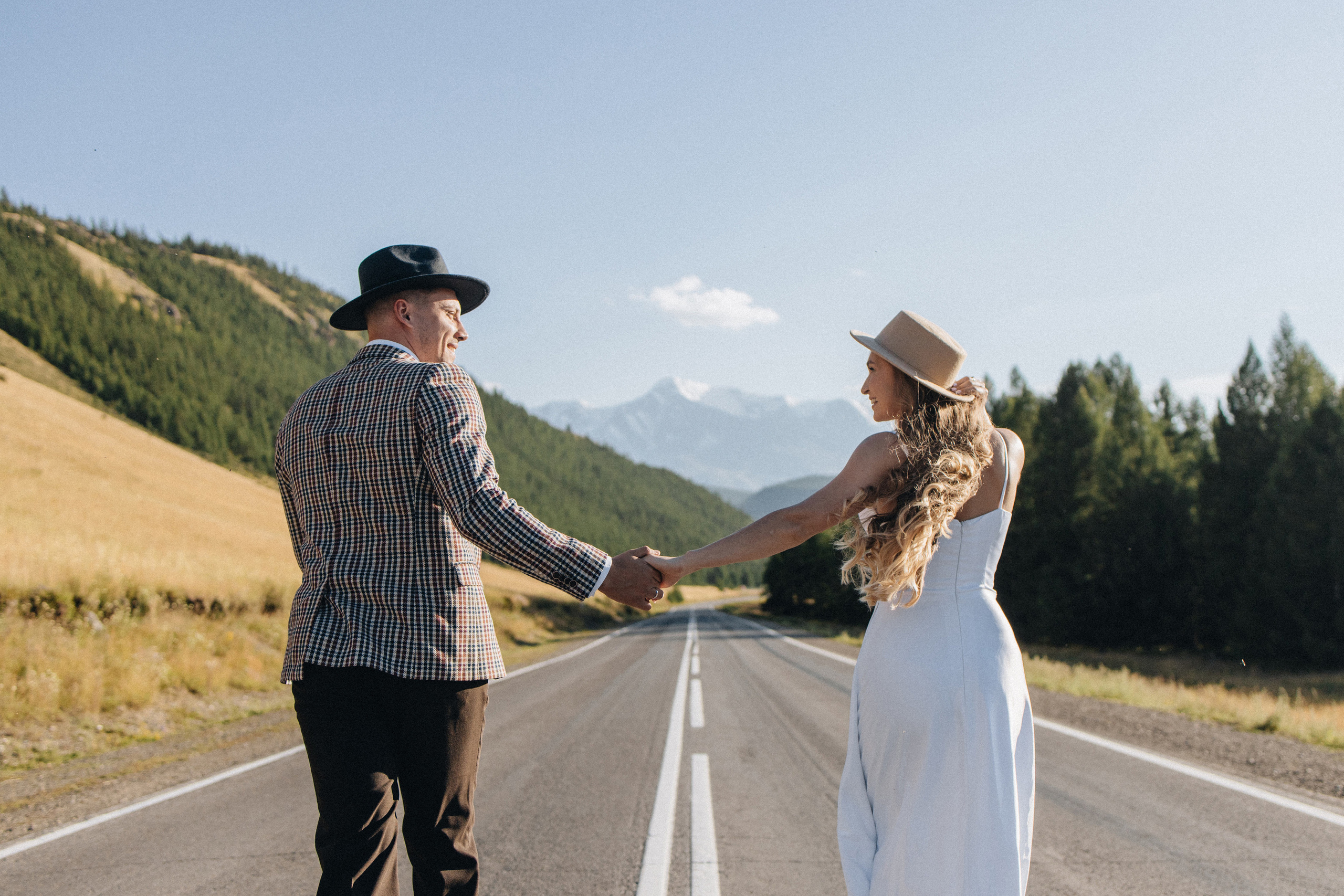 Mountain Elopement Wedding in Portland, Seattle, Bend & Oregon Coast | Kate & Igor | Georgy Shishkin Photography. Capturing Love in the Heart of the Pacific Northwes