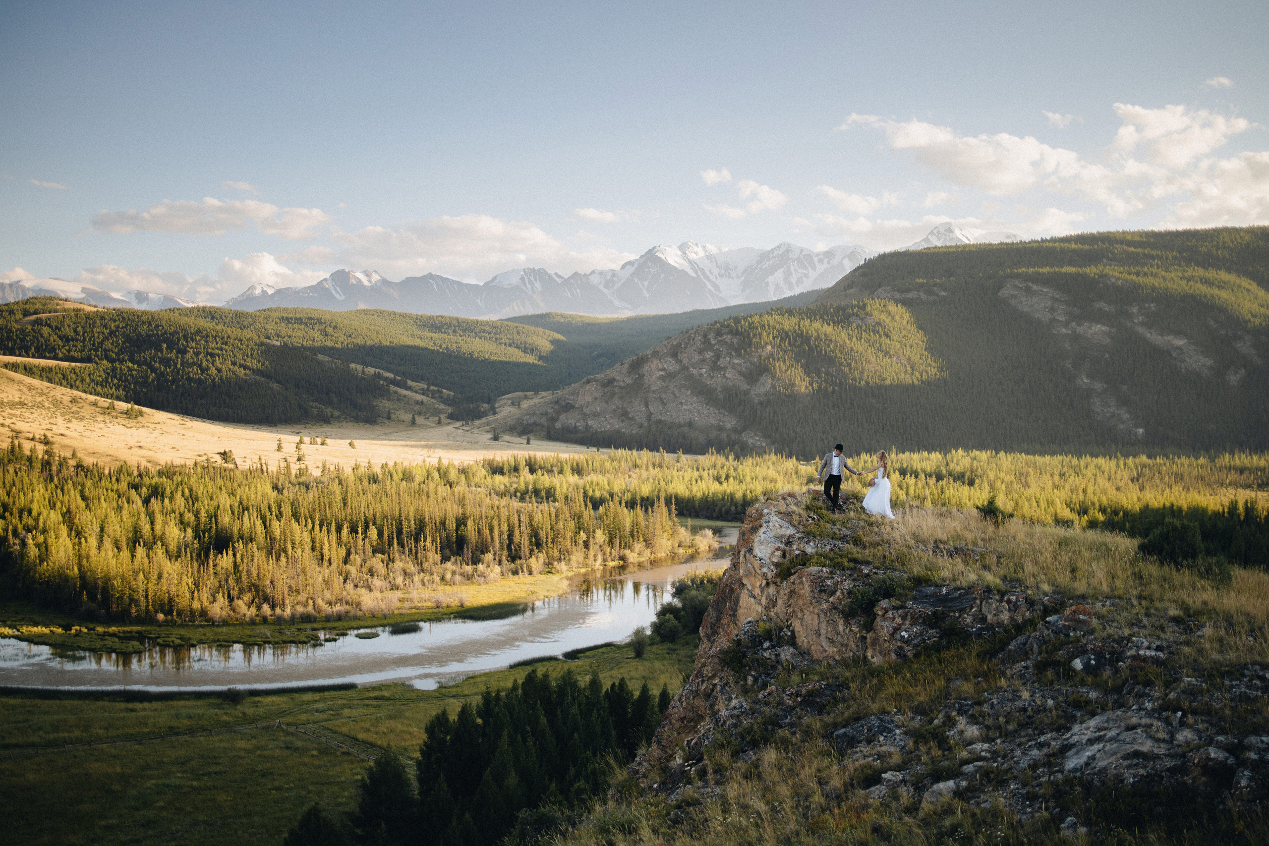Mountain Elopement Wedding in Portland, Seattle, Bend & Oregon Coast | Kate & Igor | Georgy Shishkin Photography. Capturing Love in the Heart of the Pacific Northwes