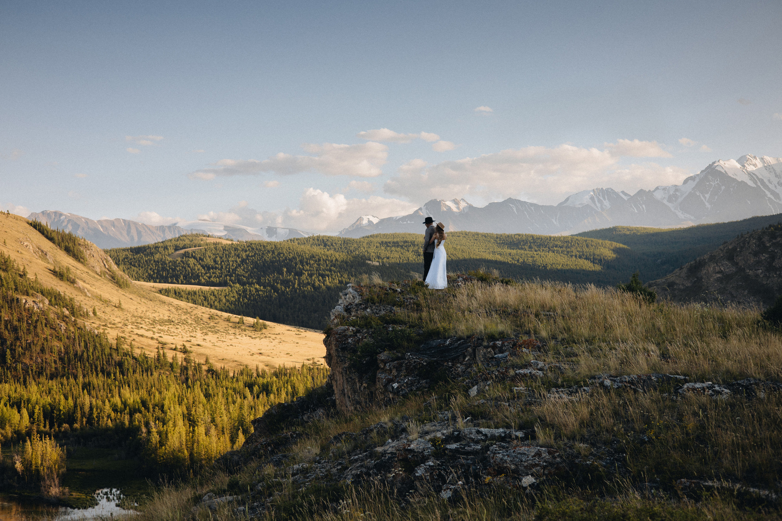 Mountain Elopement Wedding in Portland, Seattle, Bend & Oregon Coast | Kate & Igor | Georgy Shishkin Photography. Capturing Love in the Heart of the Pacific Northwes