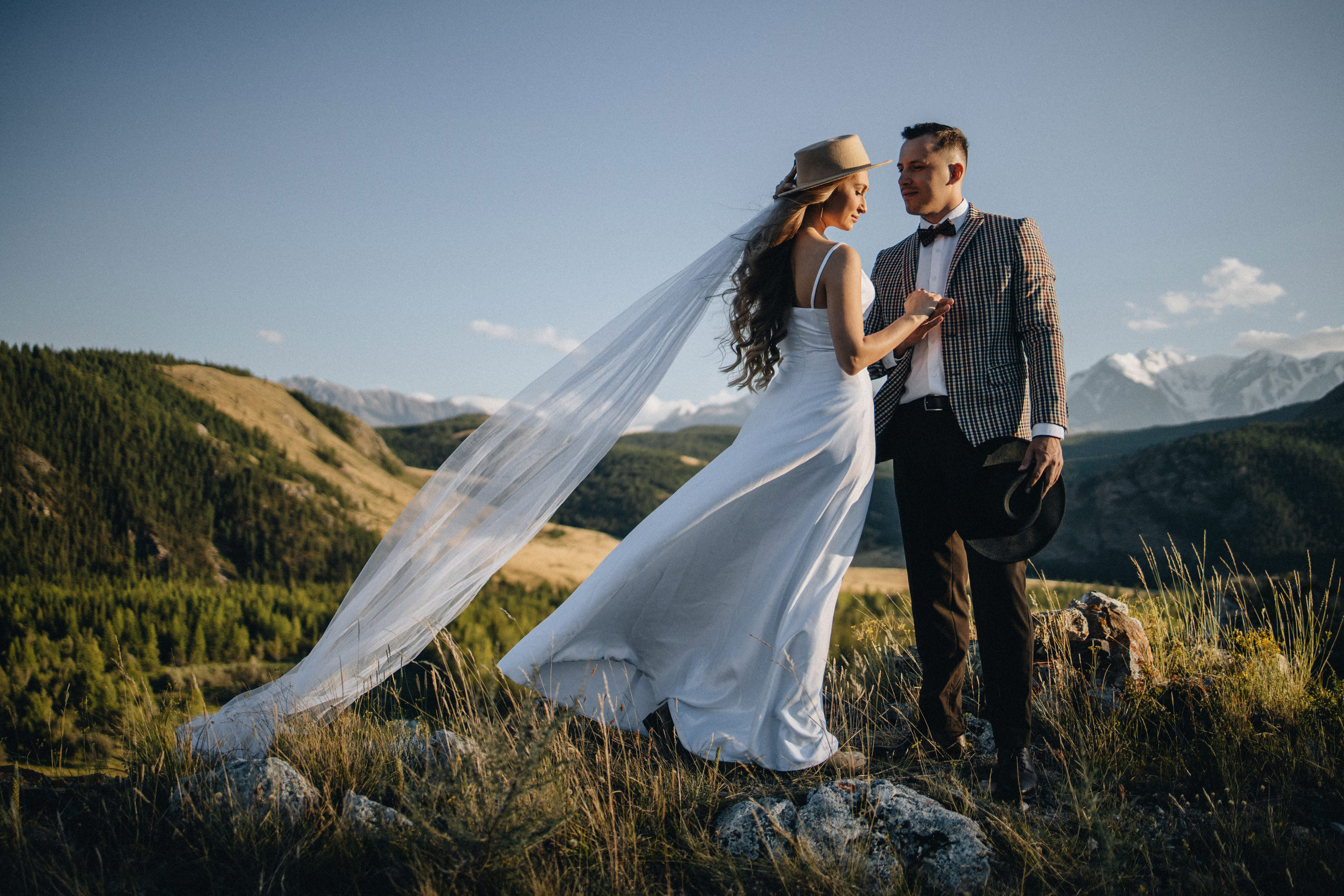 Mountain Elopement Wedding in Portland, Seattle, Bend & Oregon Coast | Kate & Igor | Georgy Shishkin Photography. Capturing Love in the Heart of the Pacific Northwes