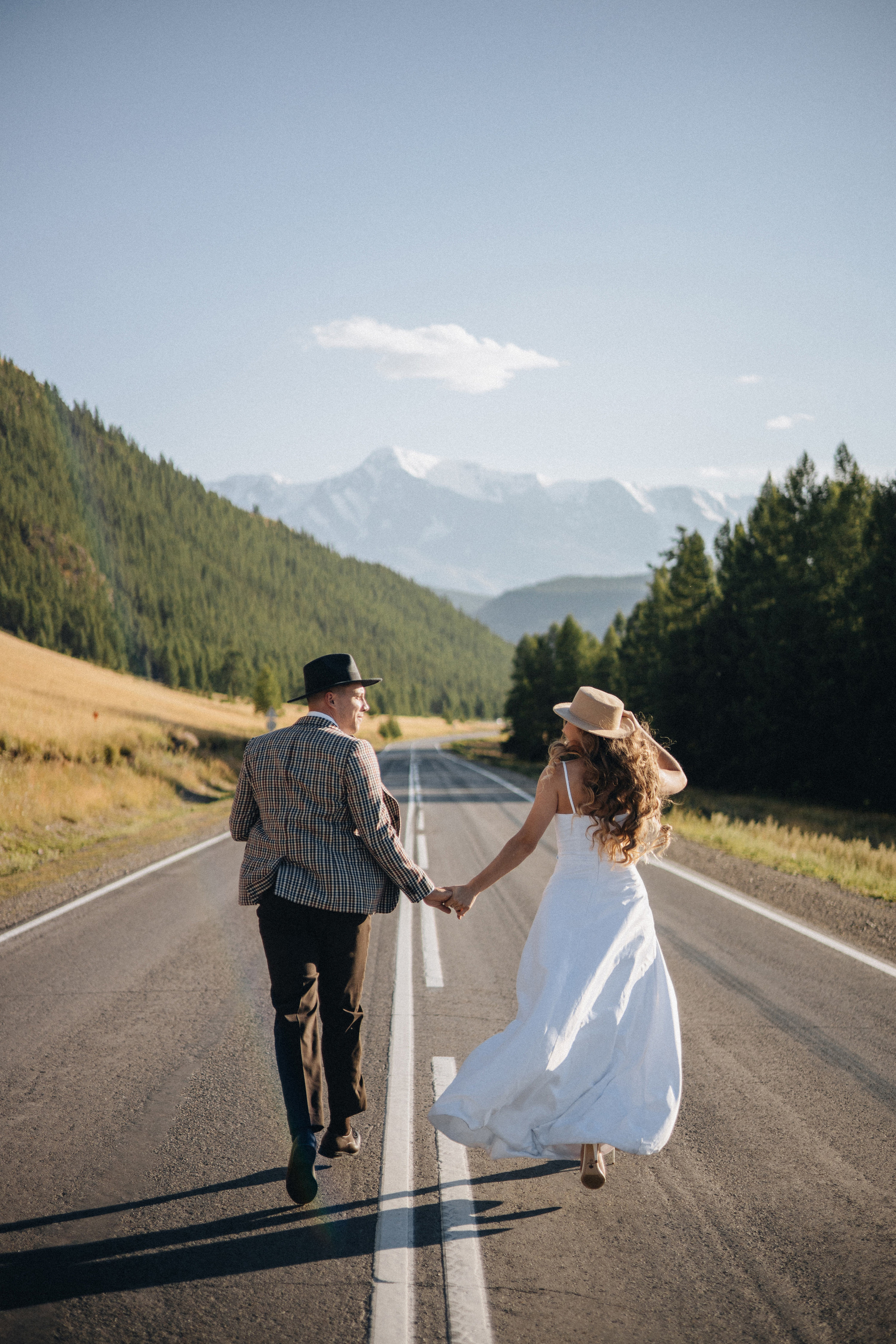 Mountain Elopement Wedding in Portland, Seattle, Bend & Oregon Coast | Kate & Igor | Georgy Shishkin Photography. Capturing Love in the Heart of the Pacific Northwes
