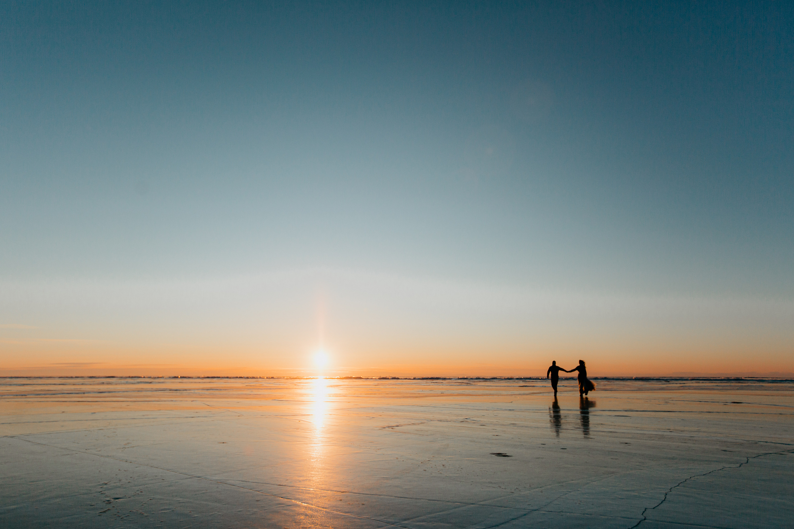Portland, Seattle, Bend & Oregon Coast Elopement Photography | Julia & Andrew's Winter Lake Elopement by Georgy Shishkin. Capturing Love in the Heart of the Pacific Northwes